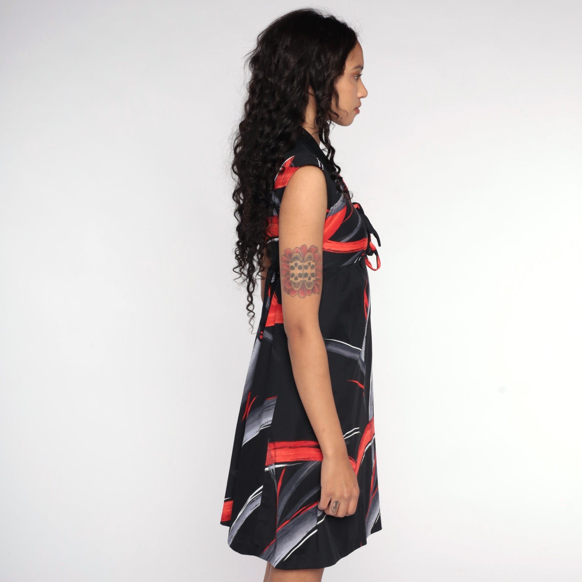 70s Black Brushstroke Mini Dress V Neck Empire Waist Cap Sleeve Small