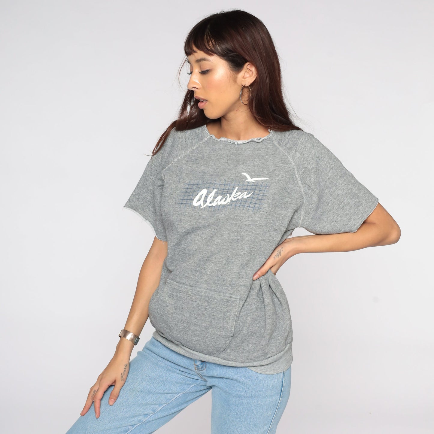 80s Alaska Seagull Graphic Sweatshirt Short Sleeve Kangaroo Pocket Grey Medium