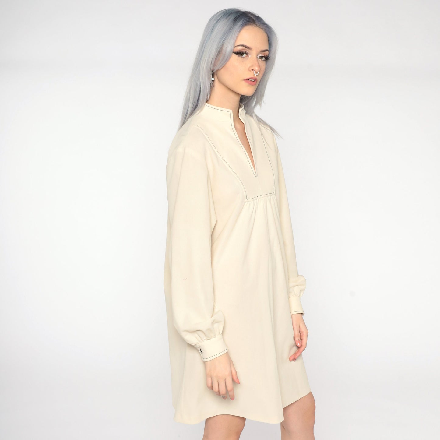 1960s Cream Shift Dress V-Neck Long Sleeve Mod Mini Polyester Large L