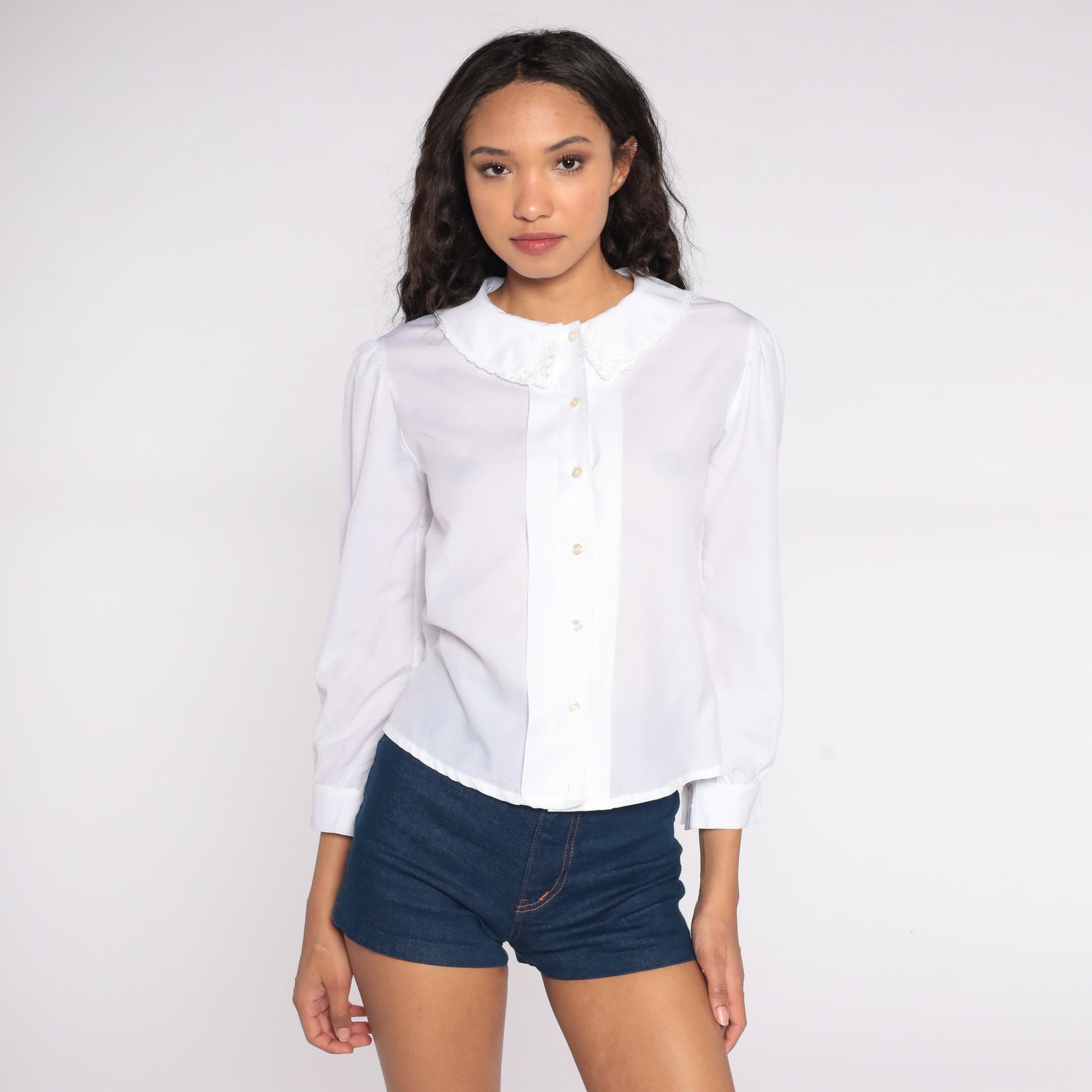 80s White Button-Up Blouse Embroidered Scalloped Collar Long Sleeve Small