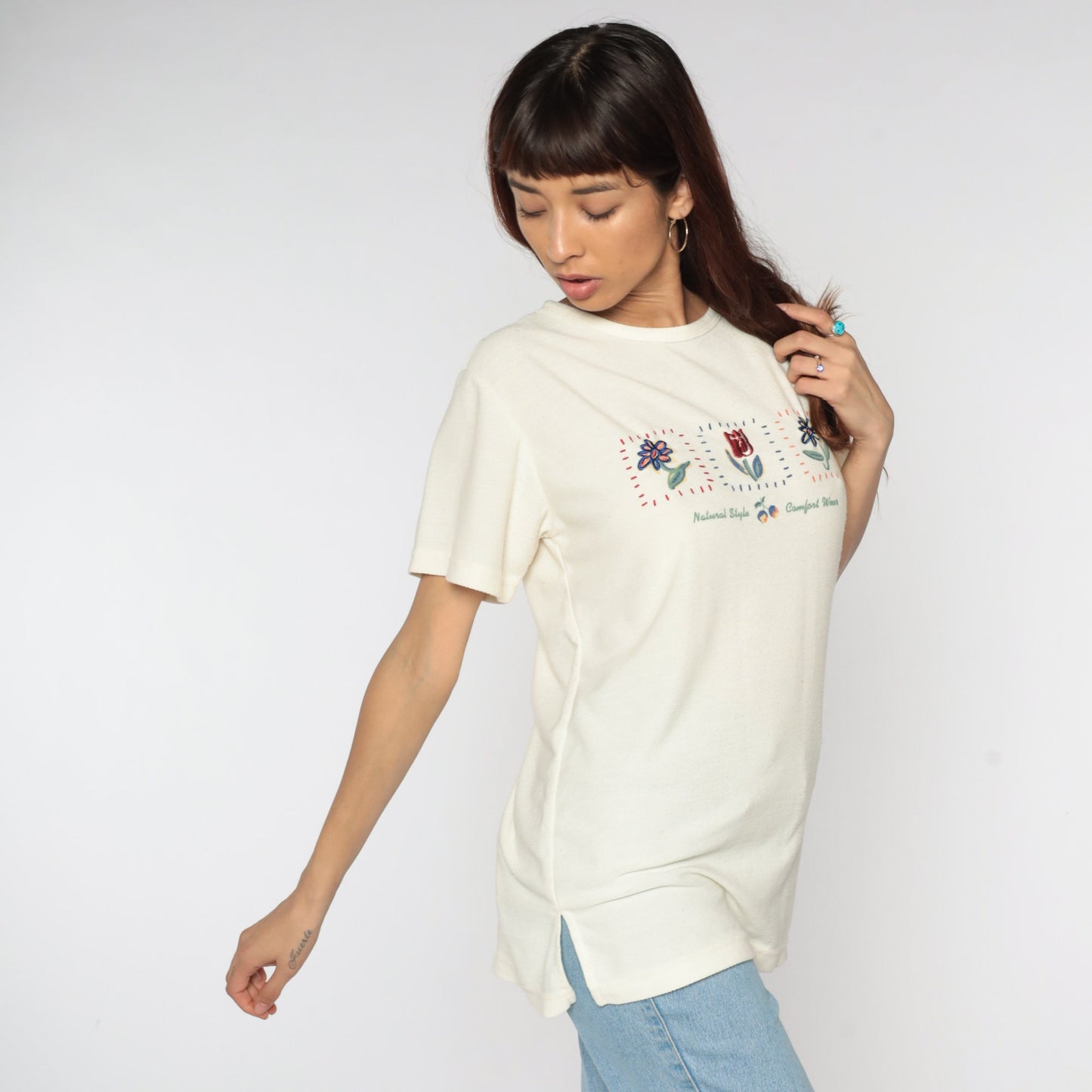 90s Floral Embroidered T-Shirt Natural Style Comfort Wear Graphic Tee Small S