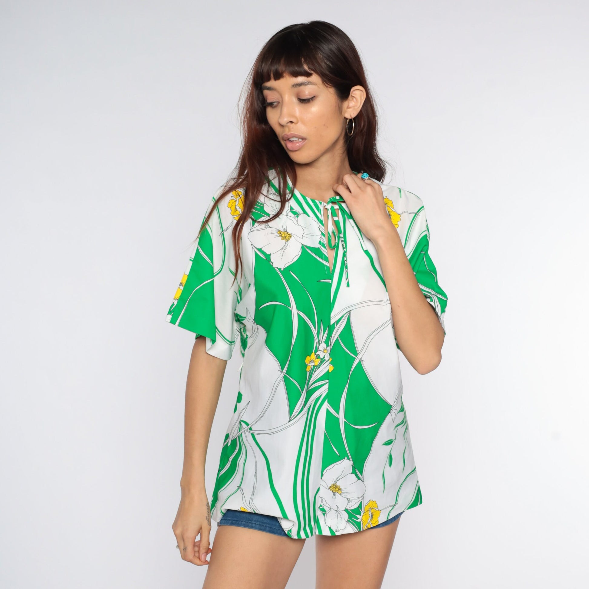 70s Floral Keyhole Blouse Green White Neck Tie Shirt Medium