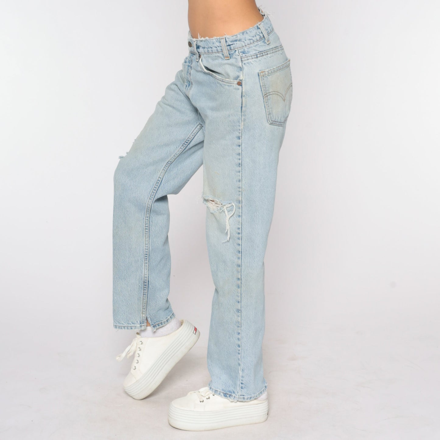 Levi's 505 High-Waist Mom Jeans Light Blue Distressed Ripped Denim Medium