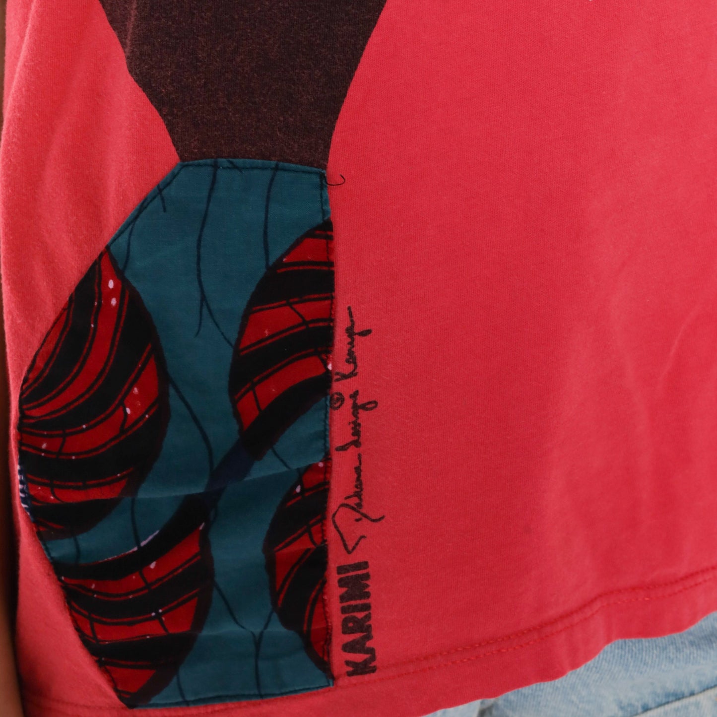 90s Kenyan Village Woman Graphic T-Shirt Cotton Red Large