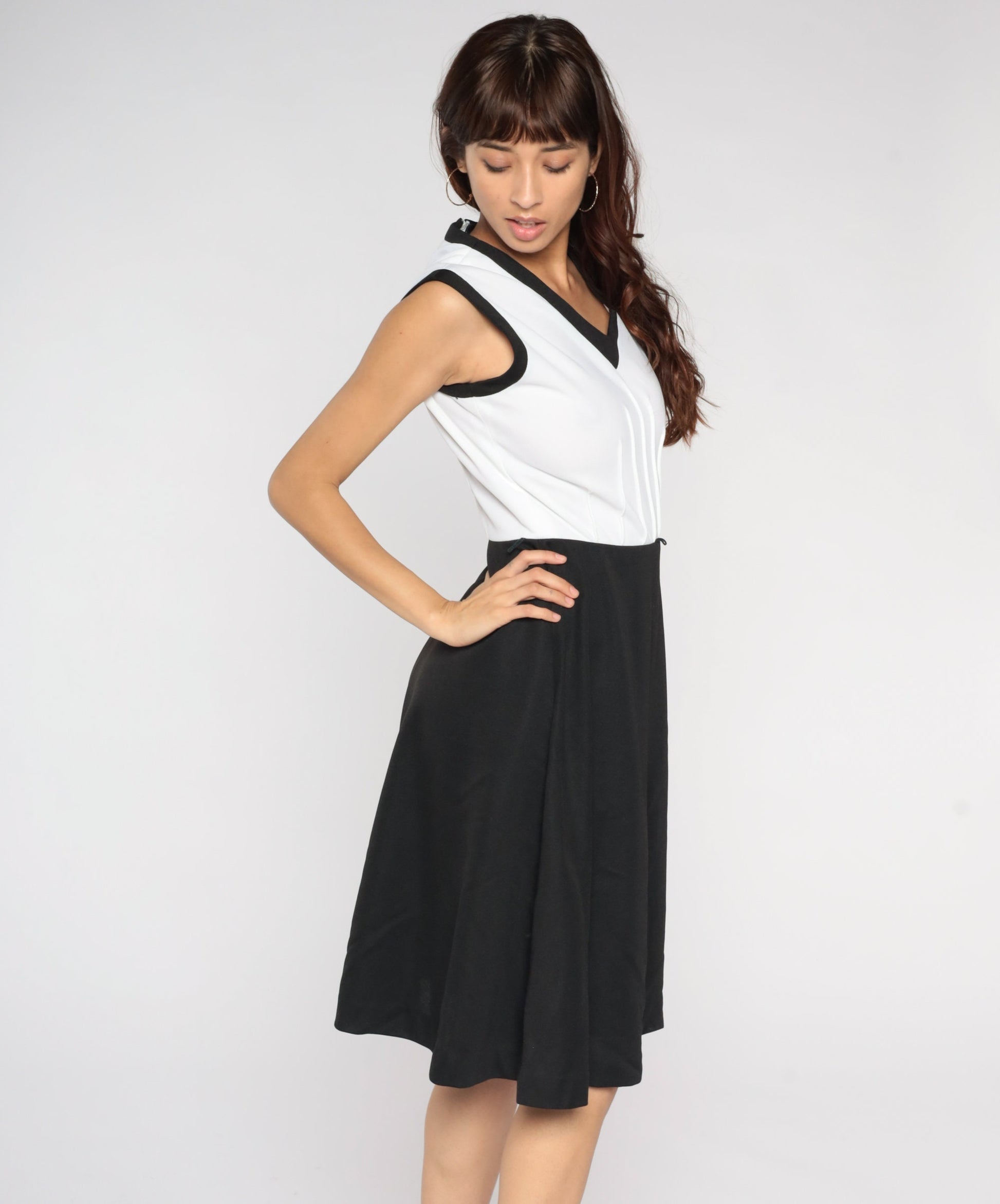 70s Black White Colorblock Midi Dress Sleeveless High Waist V Neck Medium