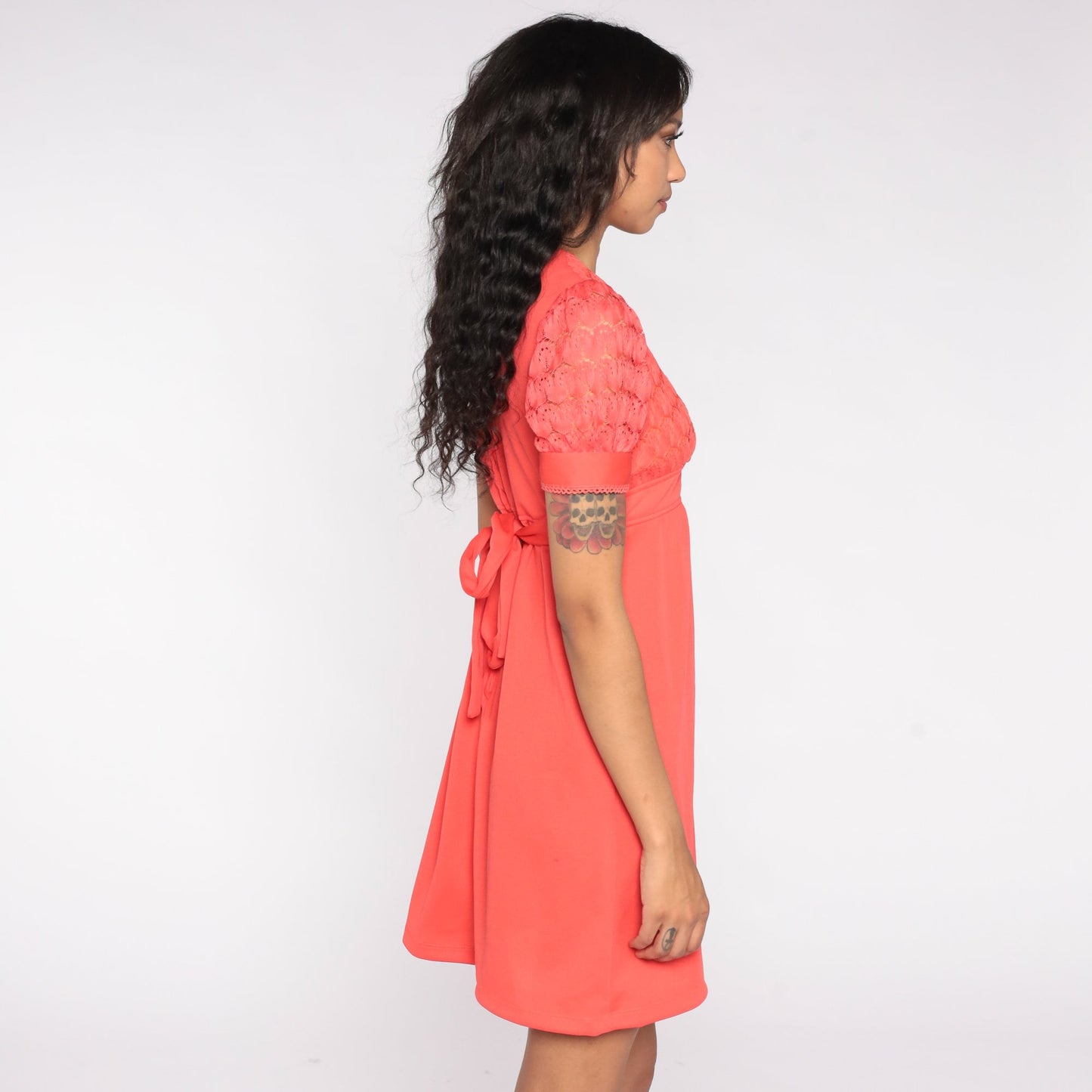 1970s Babydoll Mini Dress Salmon Pink Puff Sleeve Empire Waist Lace Medium