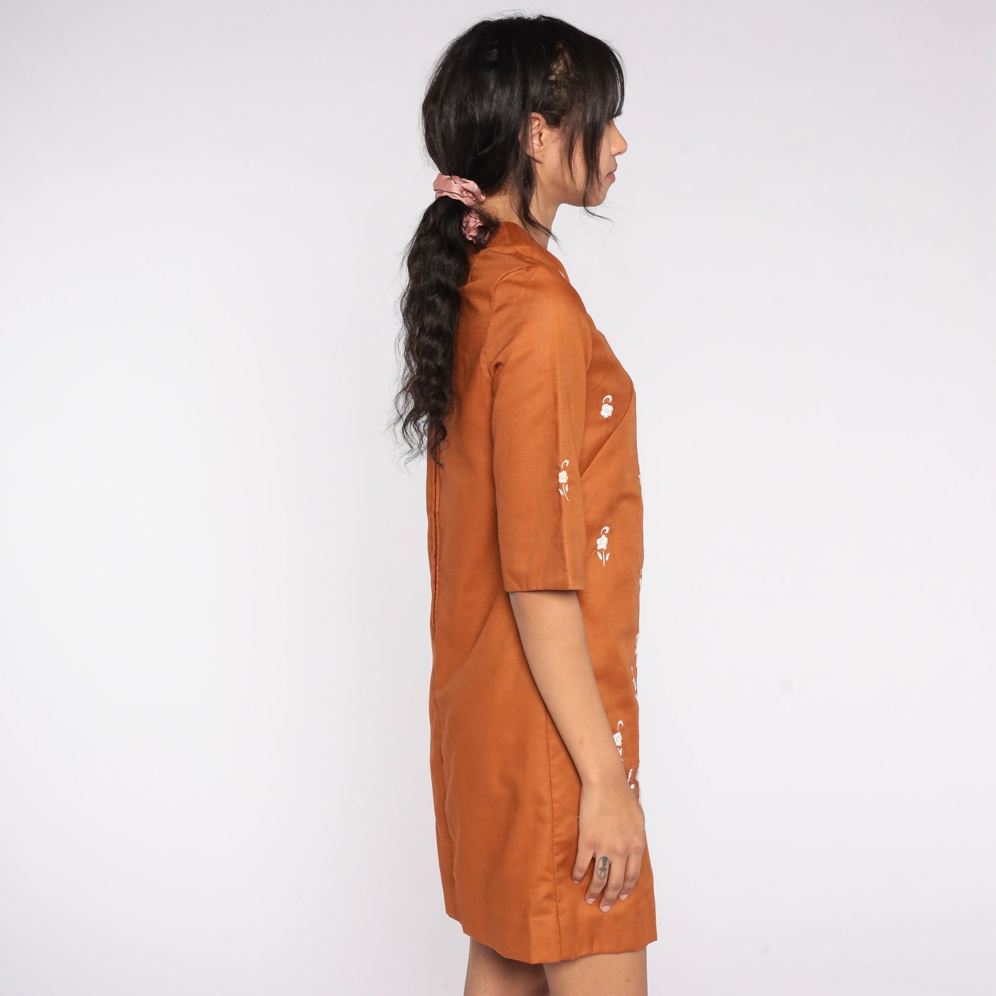 1970s Brown Floral Embroidered Mini Shift Dress Half Sleeve Small S