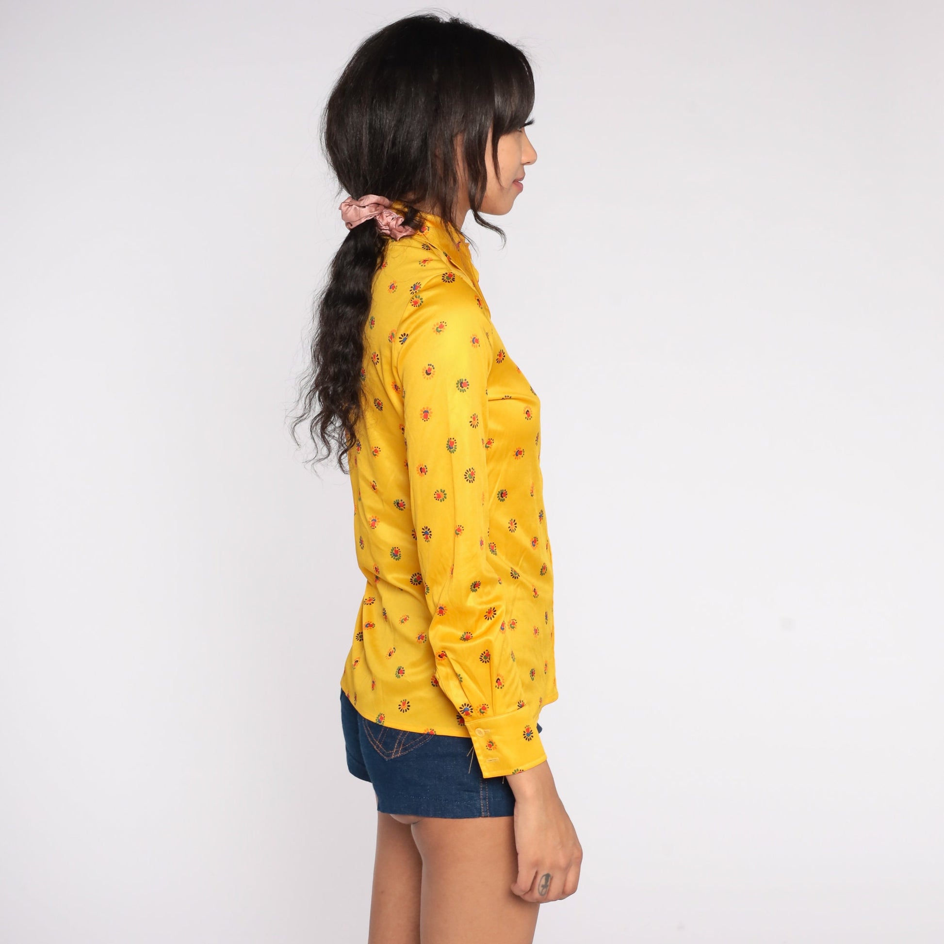 70s I. Magnin Yellow Floral Button-Up Blouse Pointed Collar Long Sleeve Small