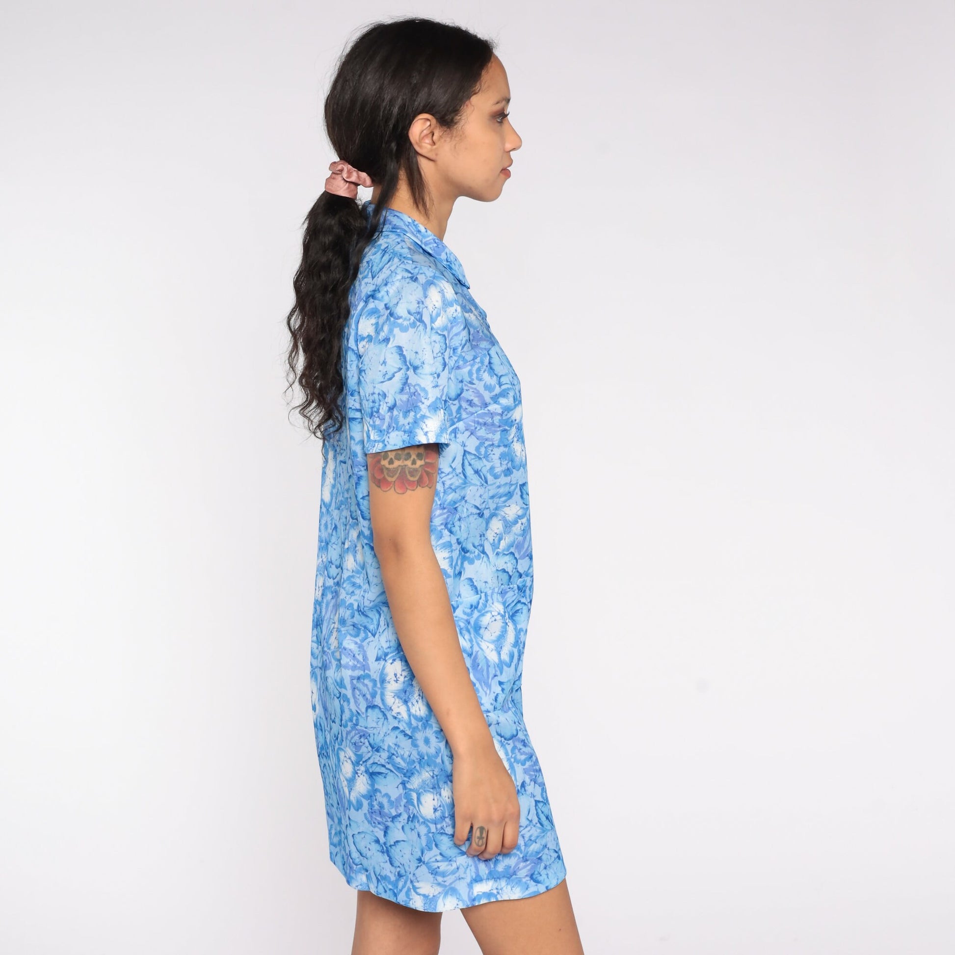 60s Blue Floral Shift Dress Mini Length Short Sleeve Round Collar Medium