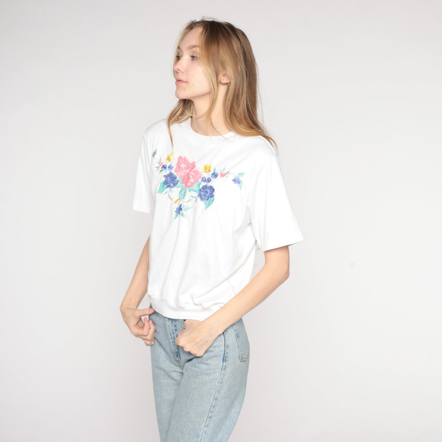 80s White Embroidered Floral Top Short Sleeve Banded Hem Medium