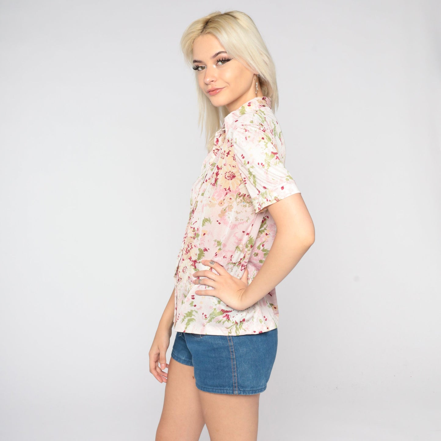 70s Pink Floral Button-Up Blouse Short Sleeve Pointed Collar Medium