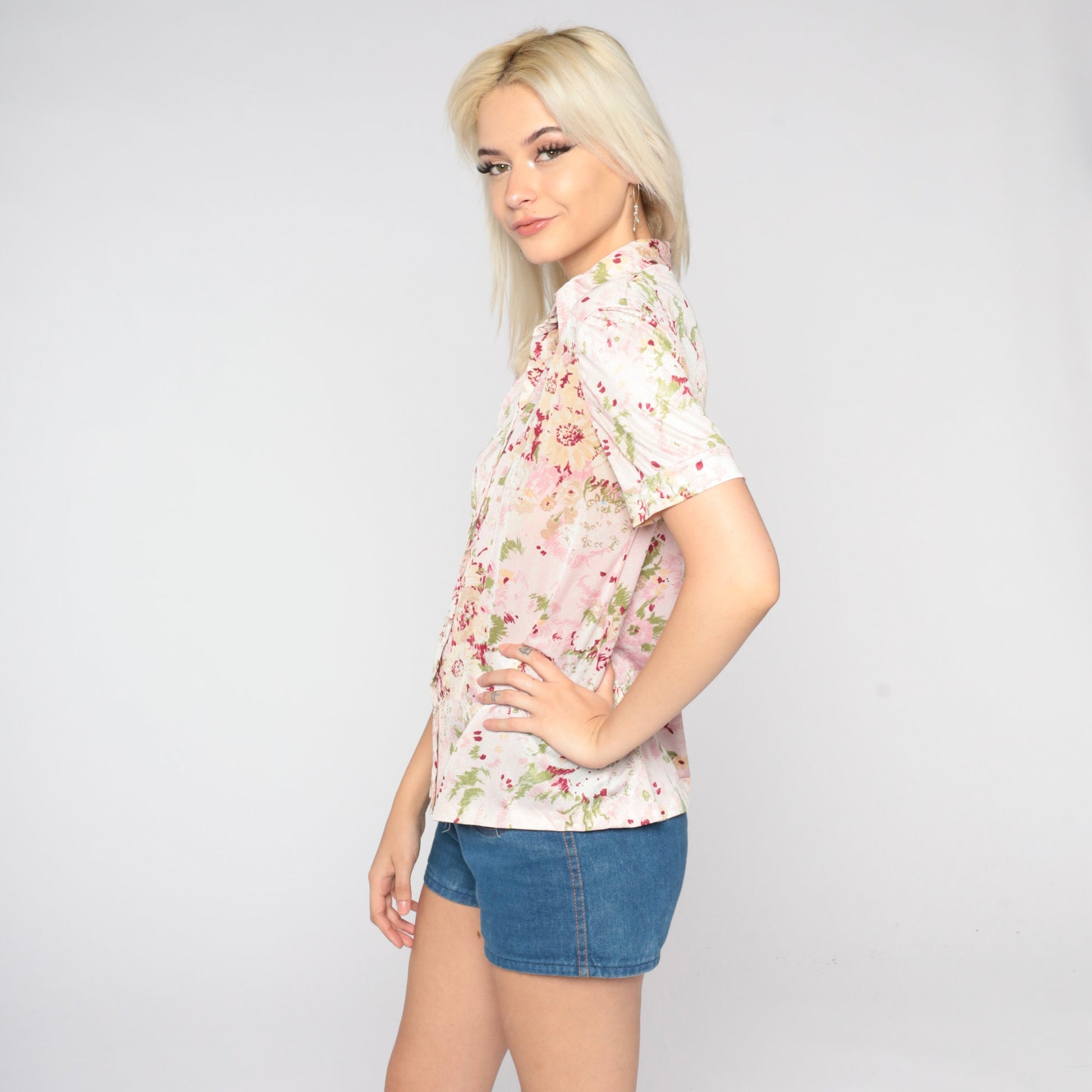 70s Pink Floral Button-Up Blouse Short Sleeve Pointed Collar Medium
