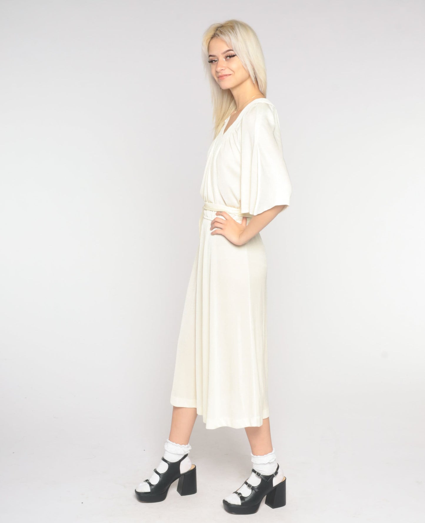 1970s Off-White Midi Dress Kimono Sleeve V-Neck Elastic Waist Small Medium