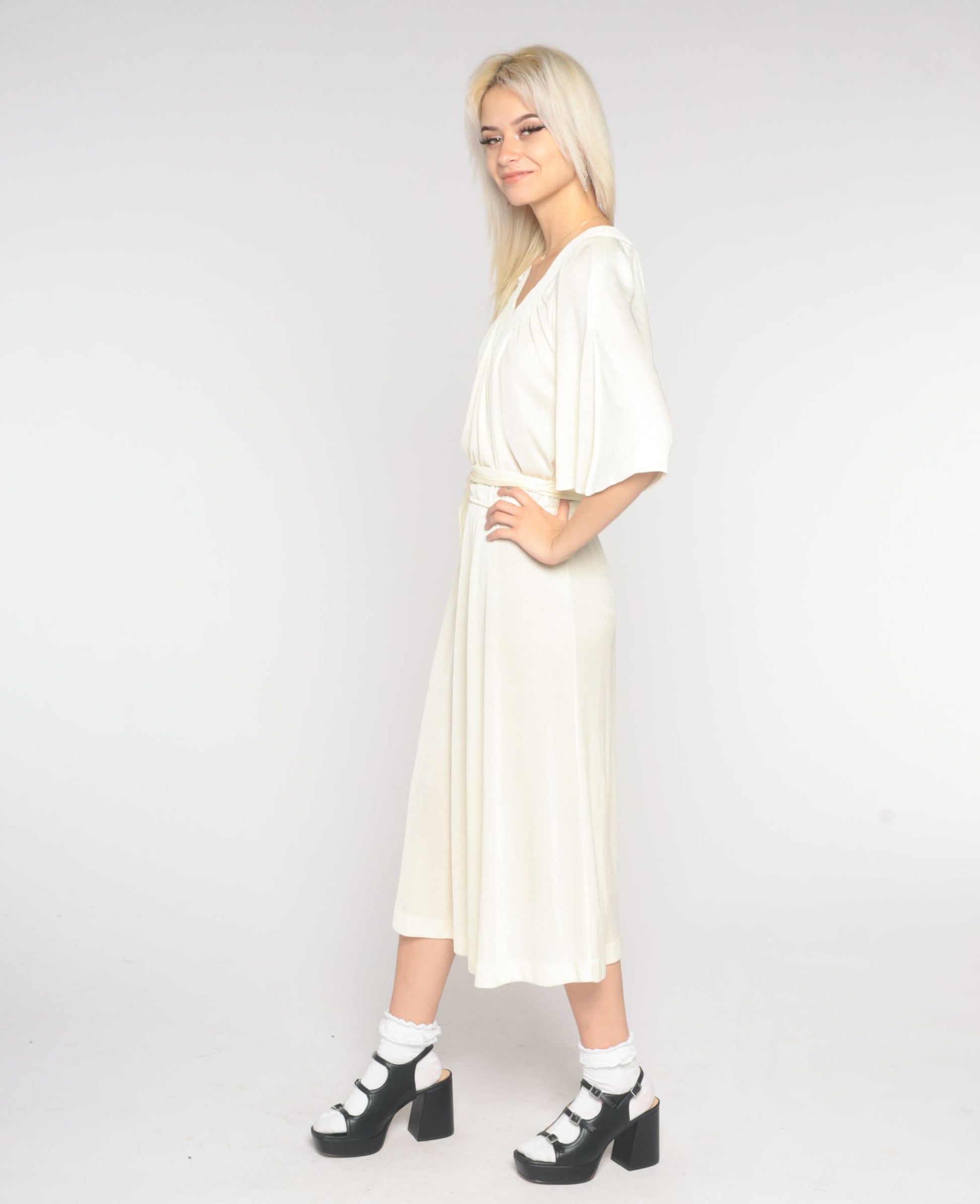 1970s Off-White Midi Dress Kimono Sleeve V-Neck Elastic Waist Small Medium