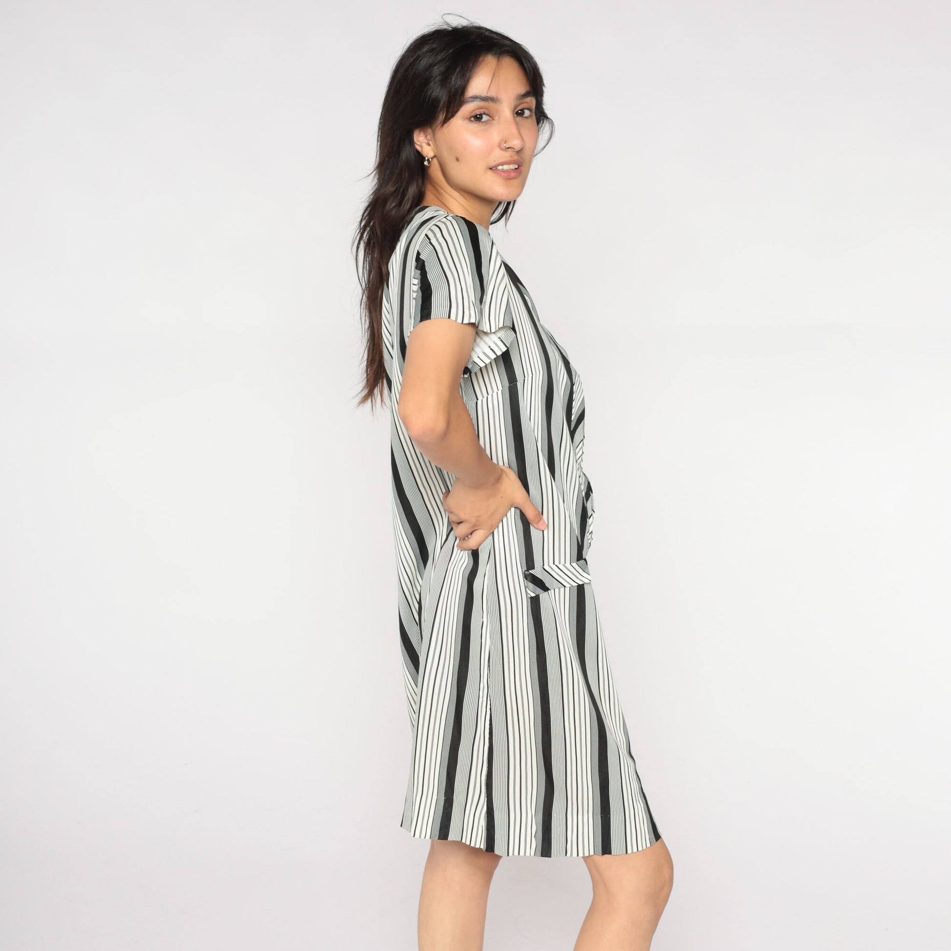 70s Black White Striped Shift Minidress Mod Chevron Short Sleeve Zip Medium M