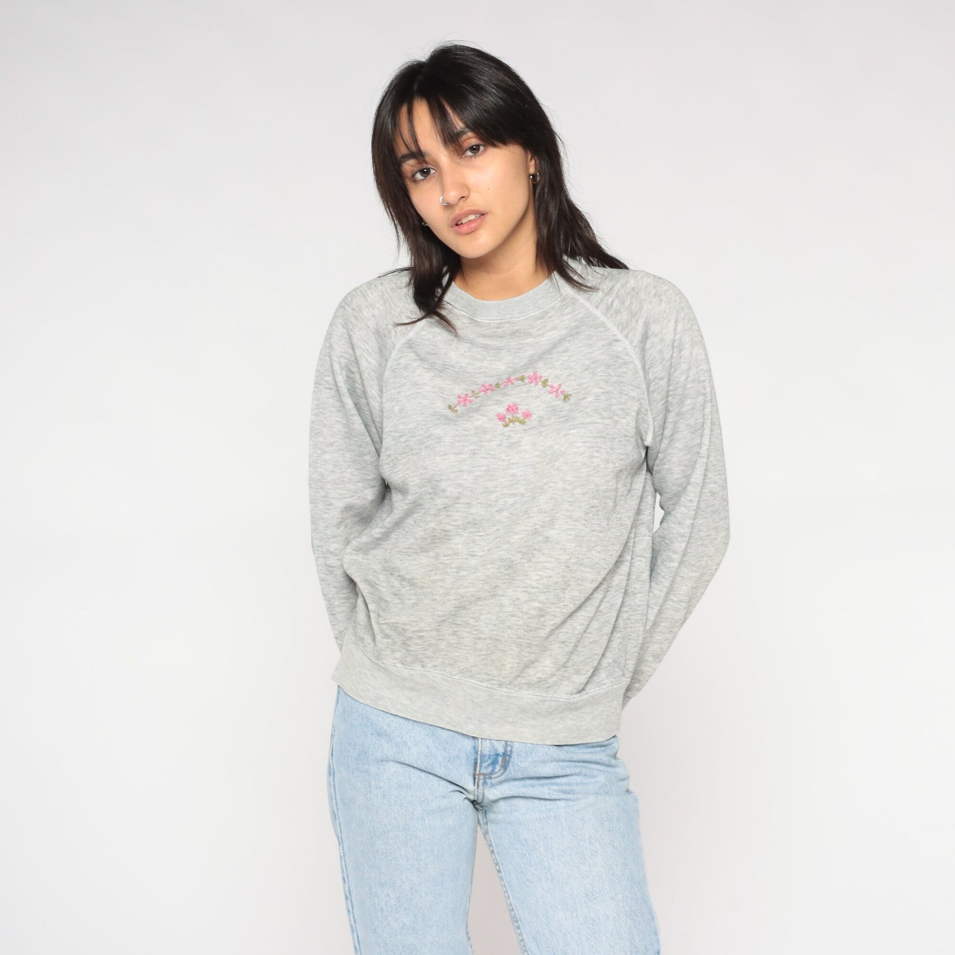 90s Floral Embroidered Sweatshirt Heather Grey Raglan Crewneck Small