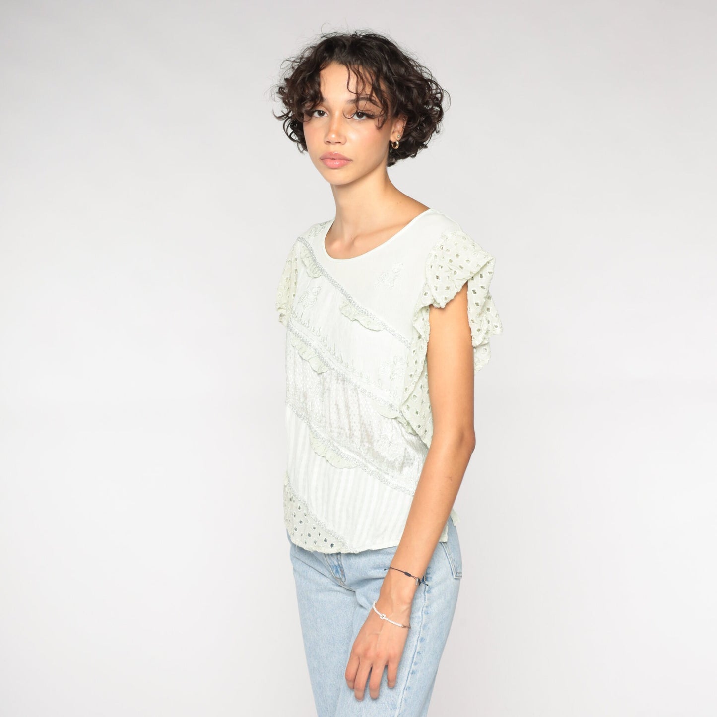 00s Light Green Floral Embroidered Blouse Ruffled Cap Sleeve Cutout Medium M