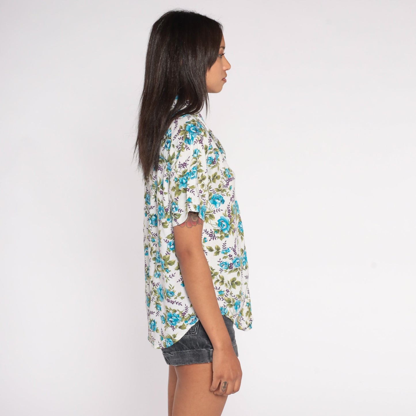 90s White Floral Rose Print Button-Up Blouse Short Sleeve Collared Medium M