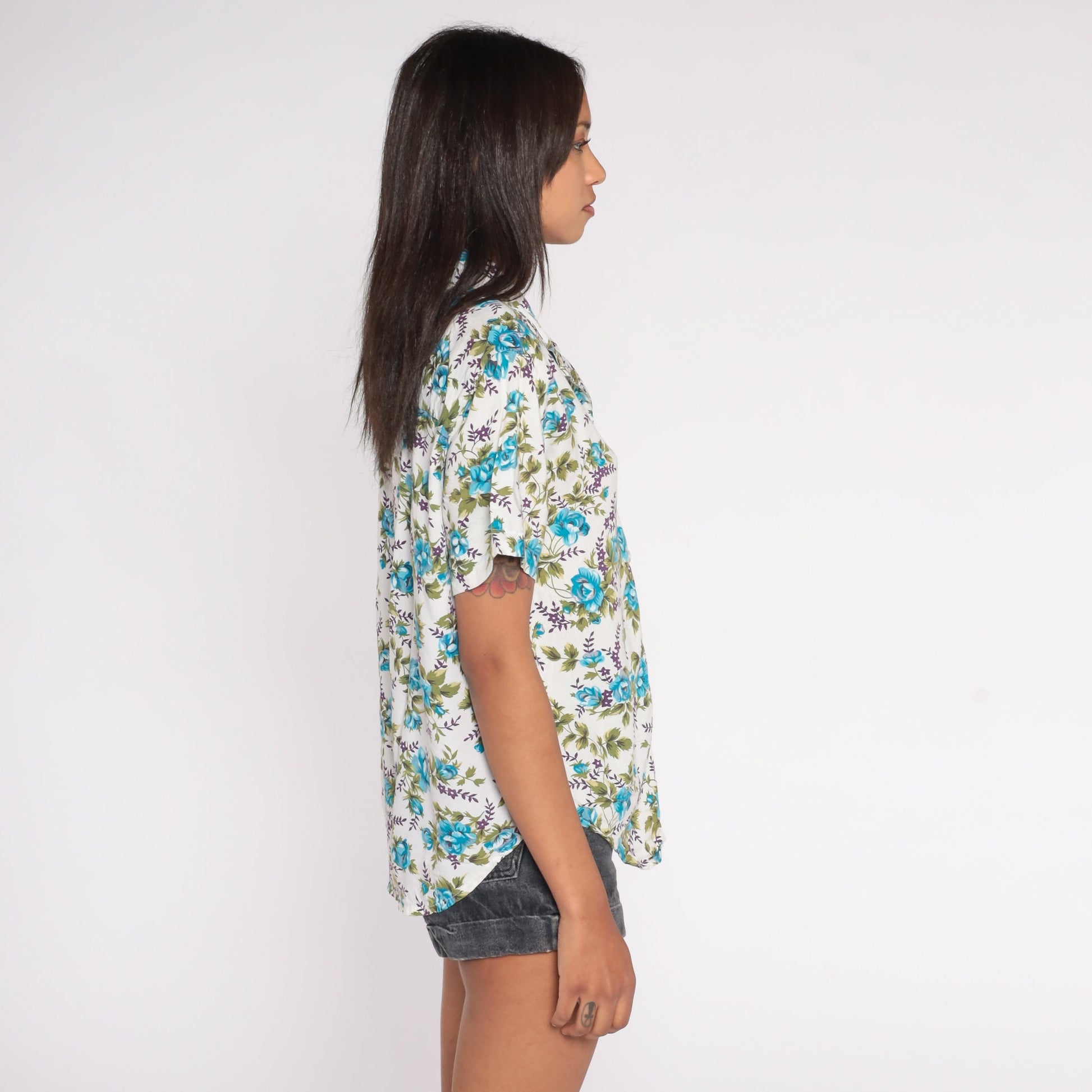 90s White Floral Rose Print Button-Up Blouse Short Sleeve Collared Medium M