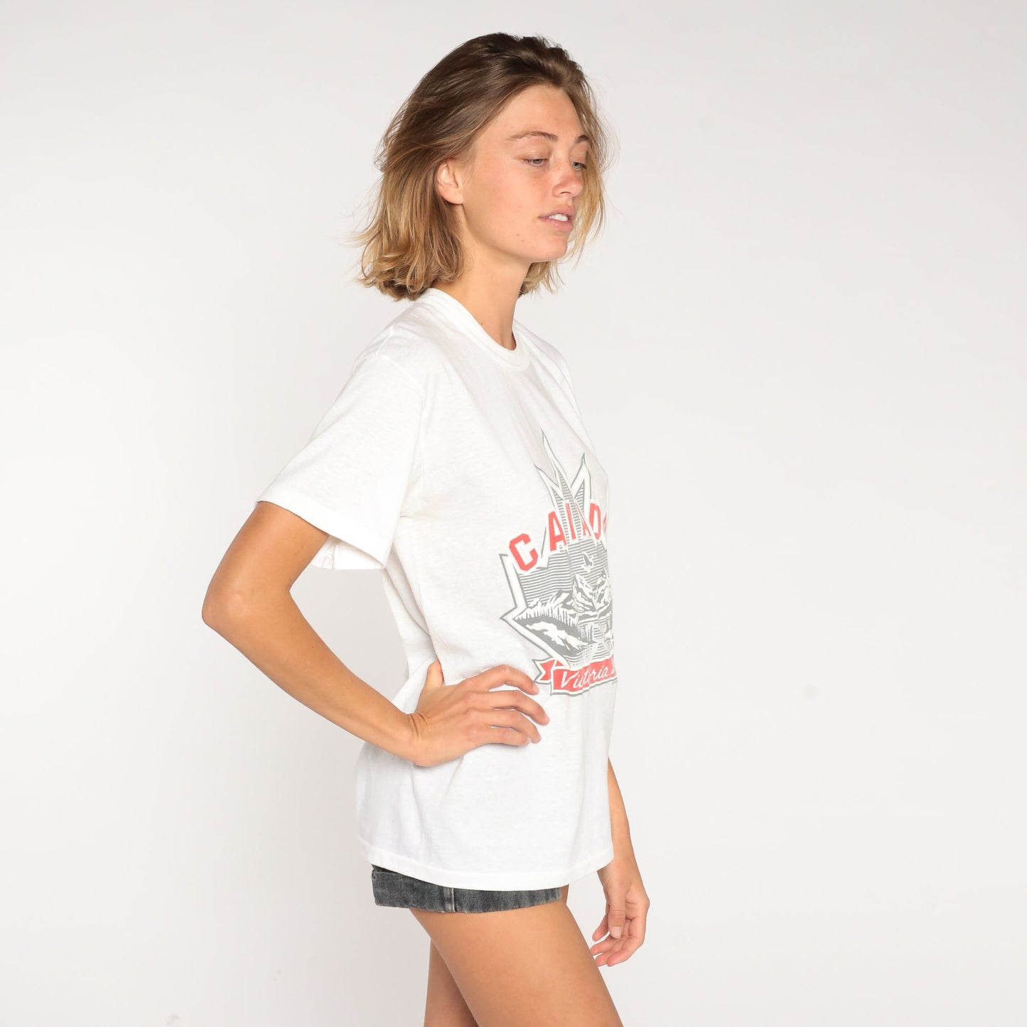 80s Victoria BC Canada Mountain Maple Leaf Graphic T-Shirt White Medium