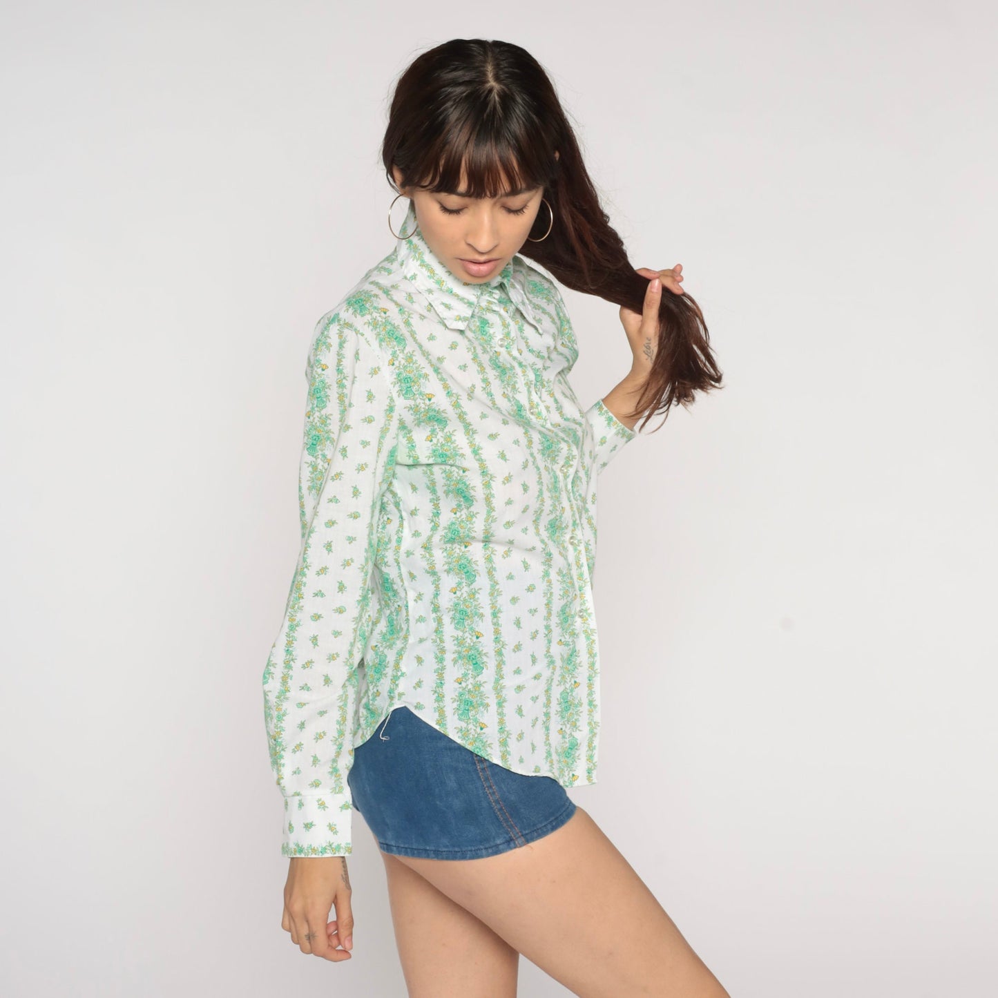70s Floral Button-Up Shirt White Green Flower Pointed Collar Long Sleeve Medium