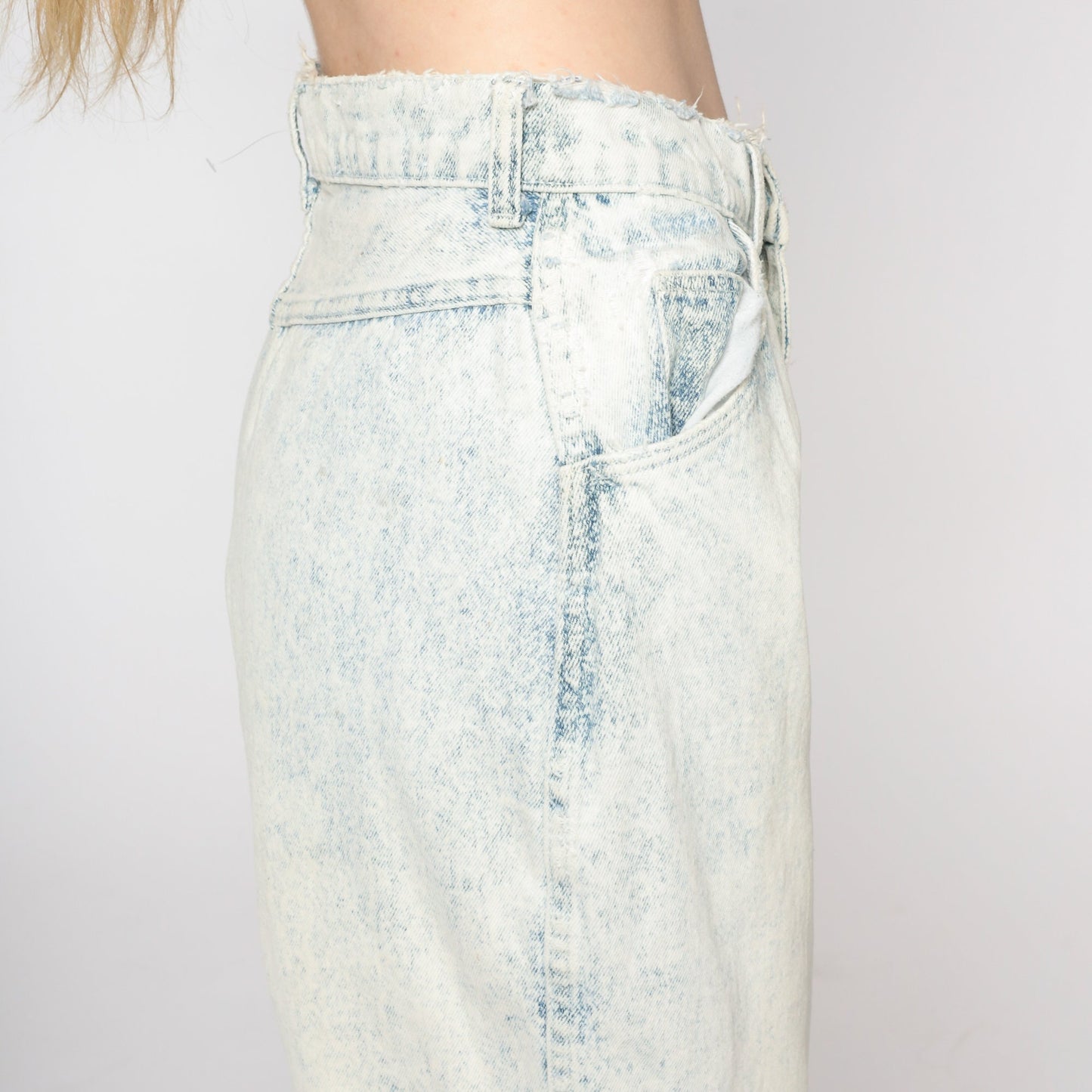 90s Acid Wash High-Waisted Jeans Light Blue Denim Relaxed Fit Small S