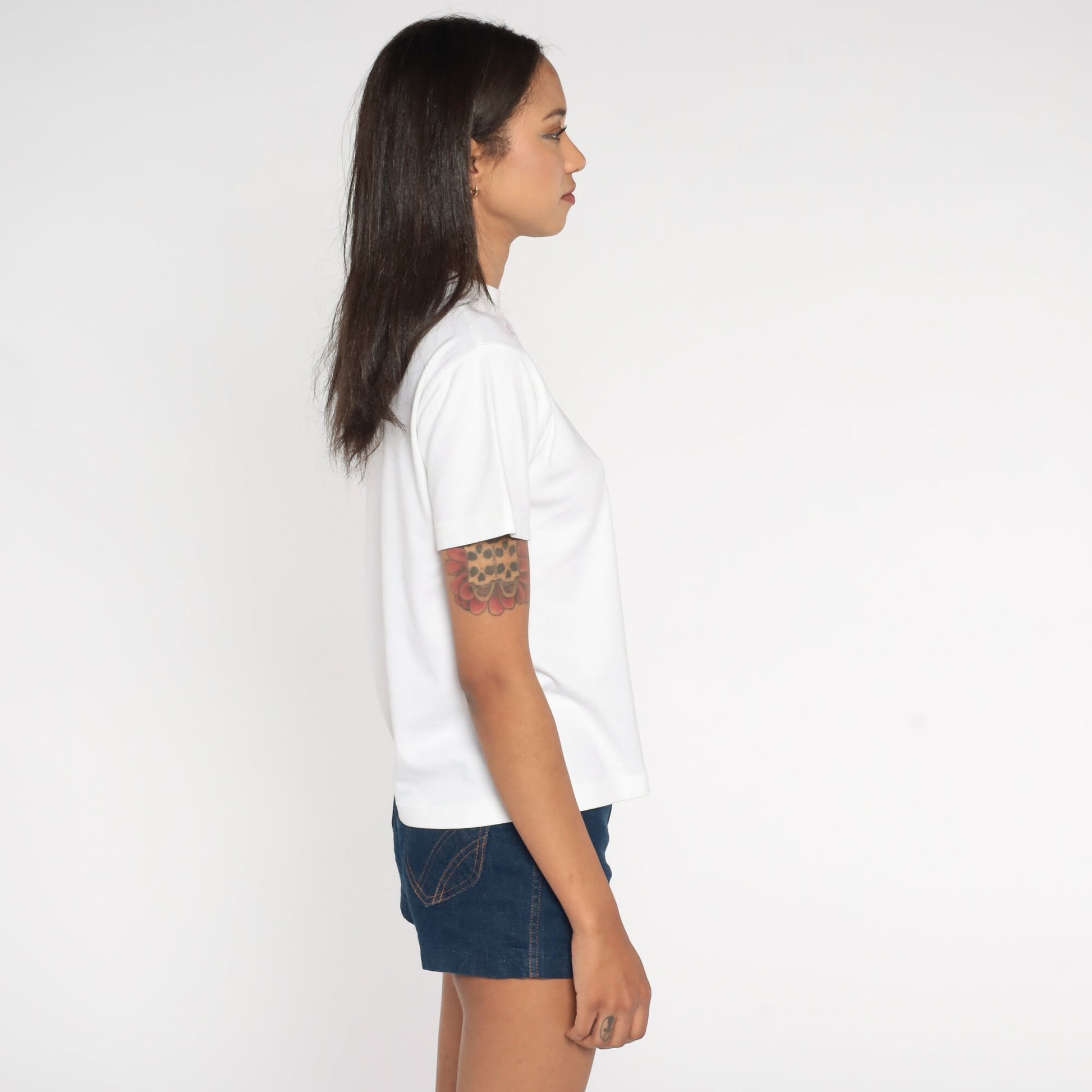 90s Floral Embroidered T-Shirt White Graphic Tee Short Sleeve Small S