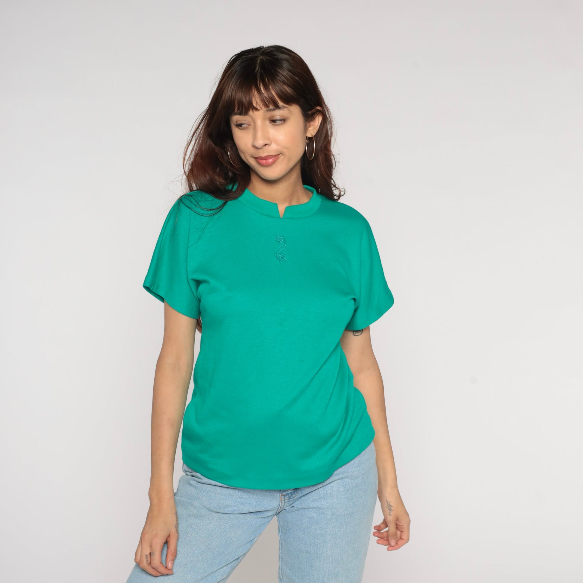 90s Green T-Shirt Embroidered Floral Swirl Chest Small