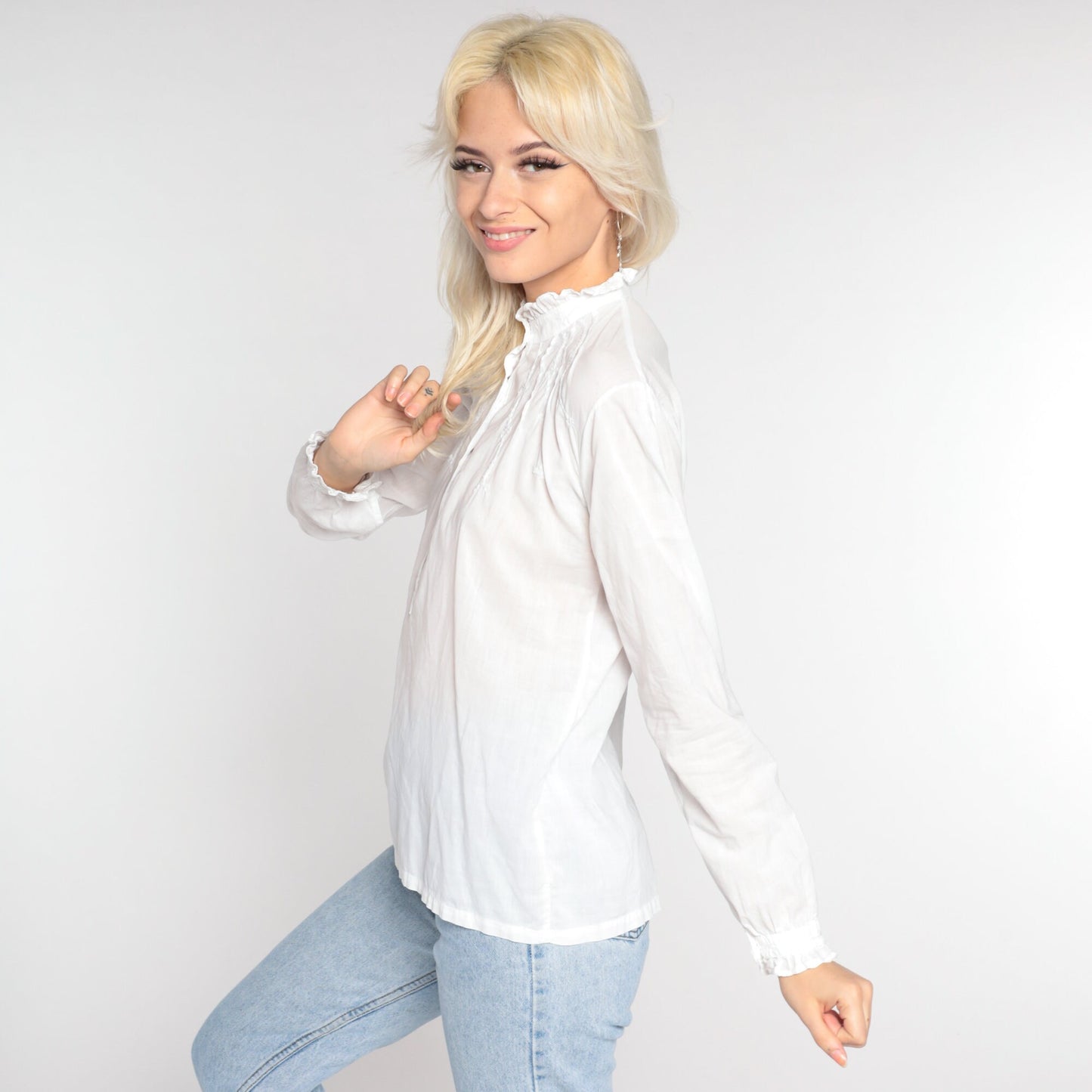 90s White Cotton Floral Embroidered Button-Up Blouse Long Sleeve Small