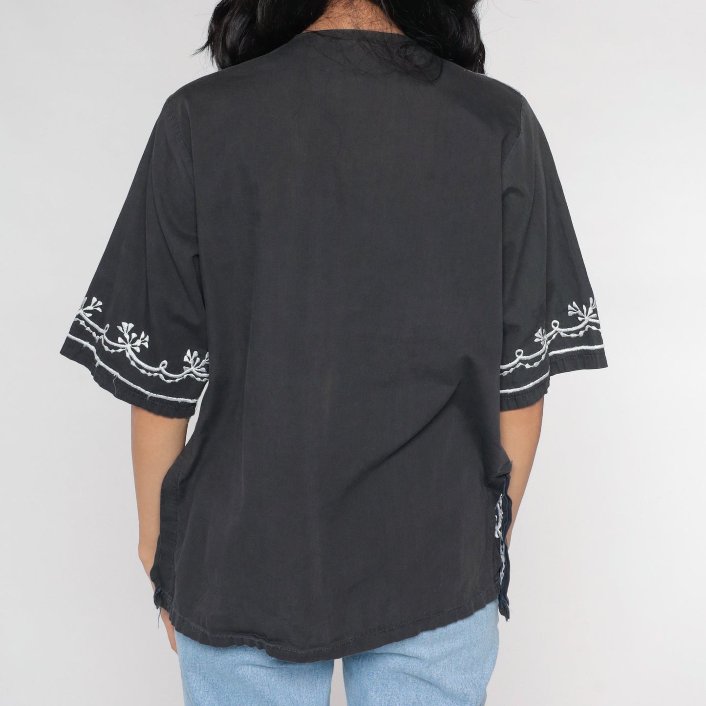 90s Charcoal Floral Embroidered Button-Up Blouse Short Sleeve Medium