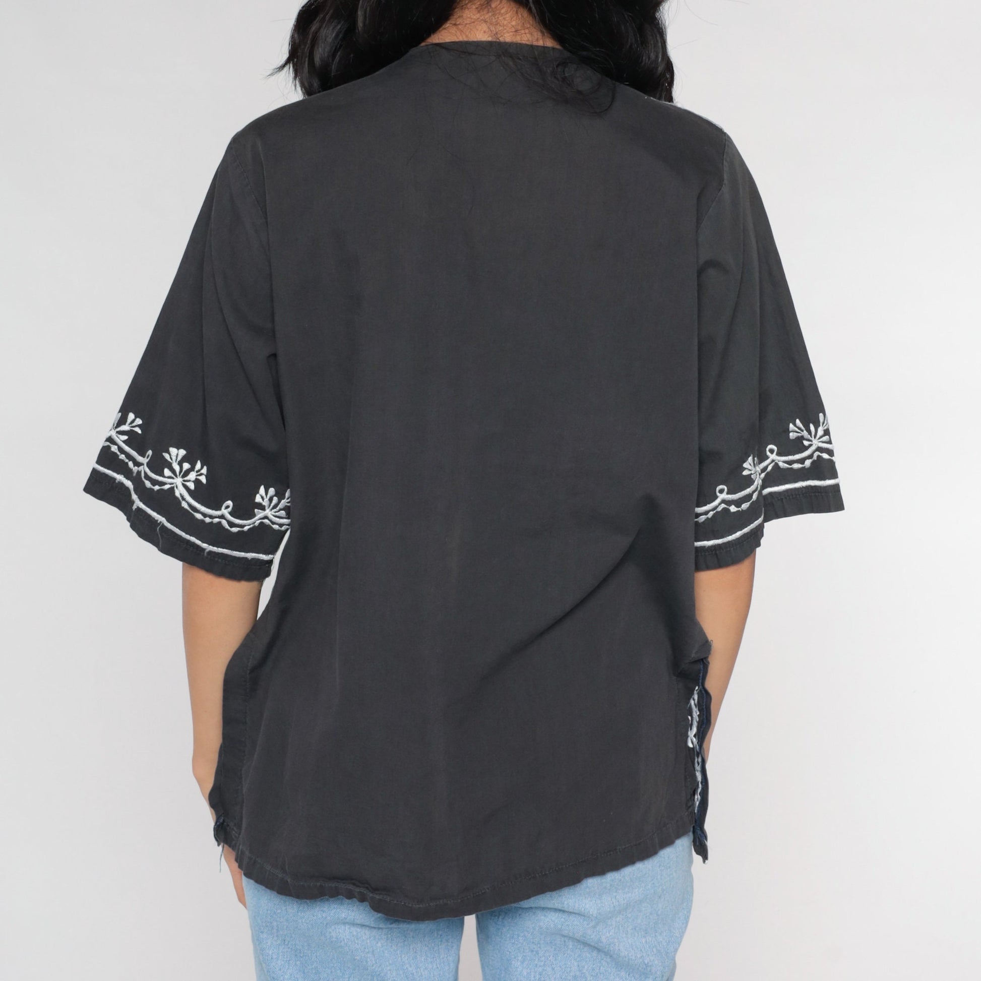 90s Charcoal Floral Embroidered Button-Up Blouse Short Sleeve Medium