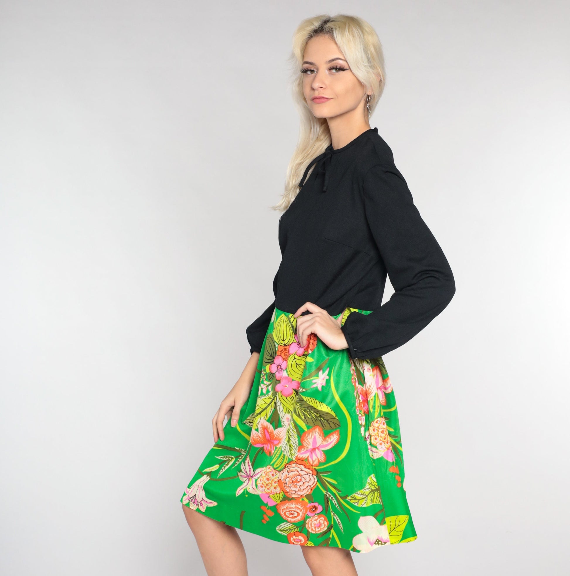 70s Floral Dress Black Green Keyhole Tie Knee Length Balloon Sleeve Medium