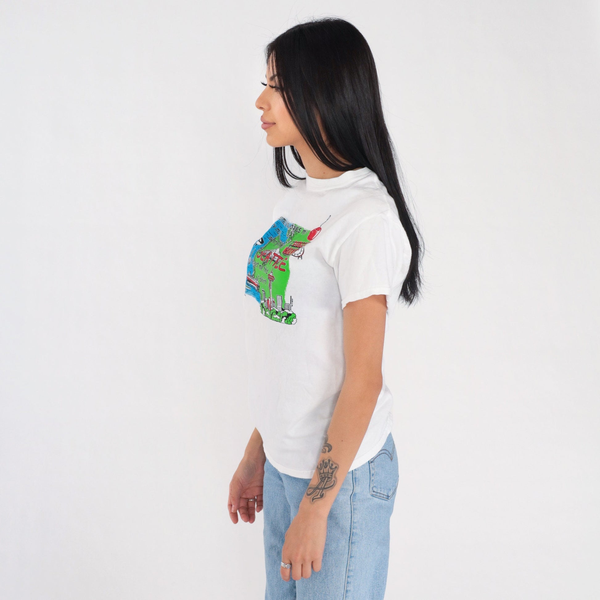 00s Seattle Graphic T-Shirt "Somebody Loves Me" White Cotton Tee Small