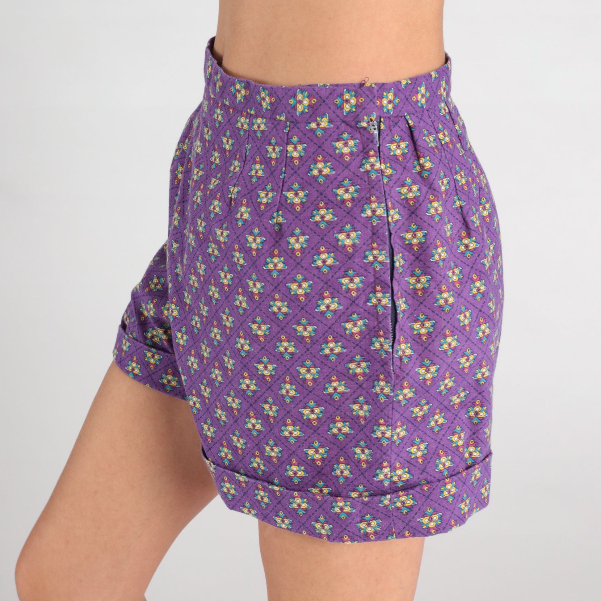 70s Purple Geometric High-Waisted Shorts Cuffed Trouser Bottoms Small