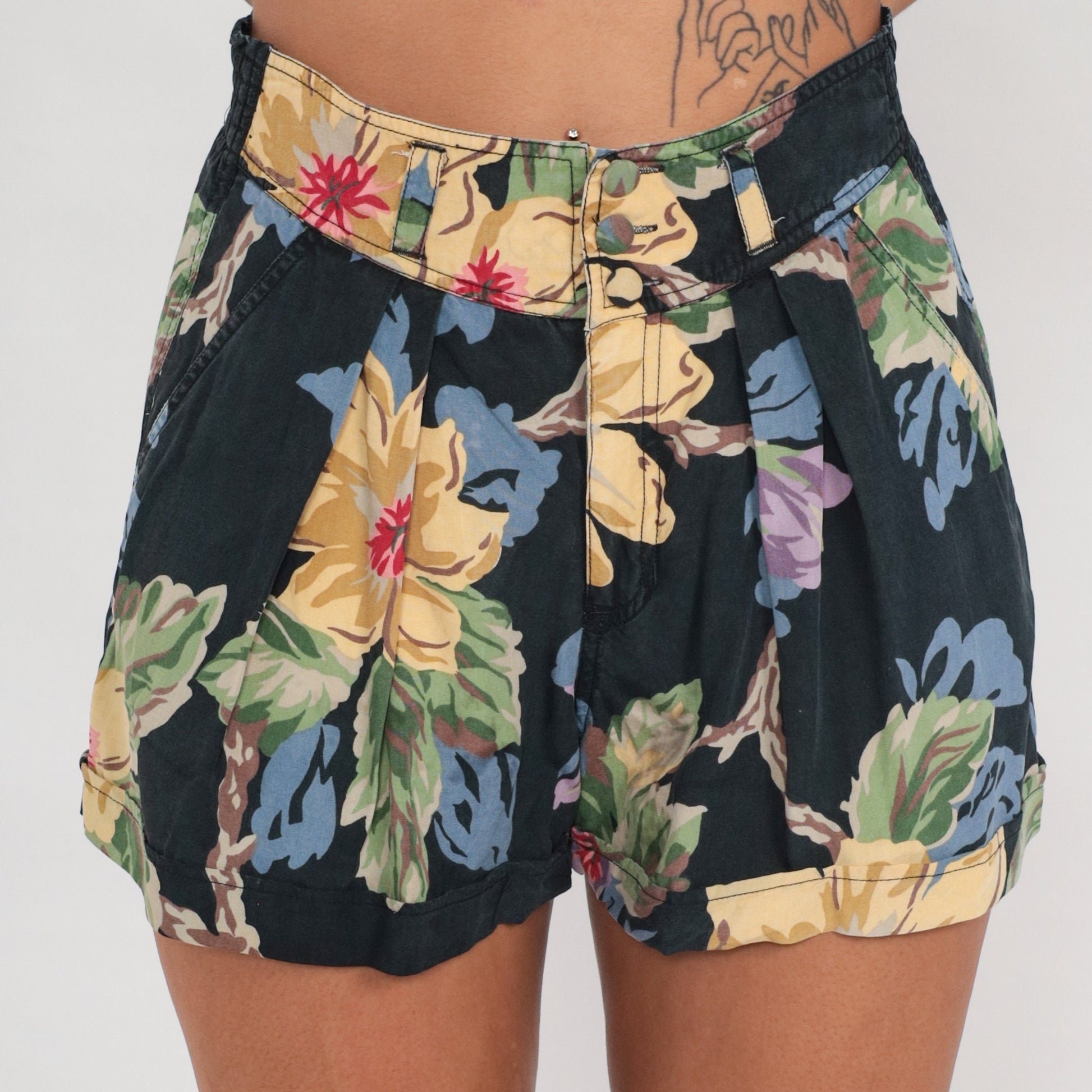 90s Lizwear Tropical Floral Pleated Shorts Black High Waist Extra Small