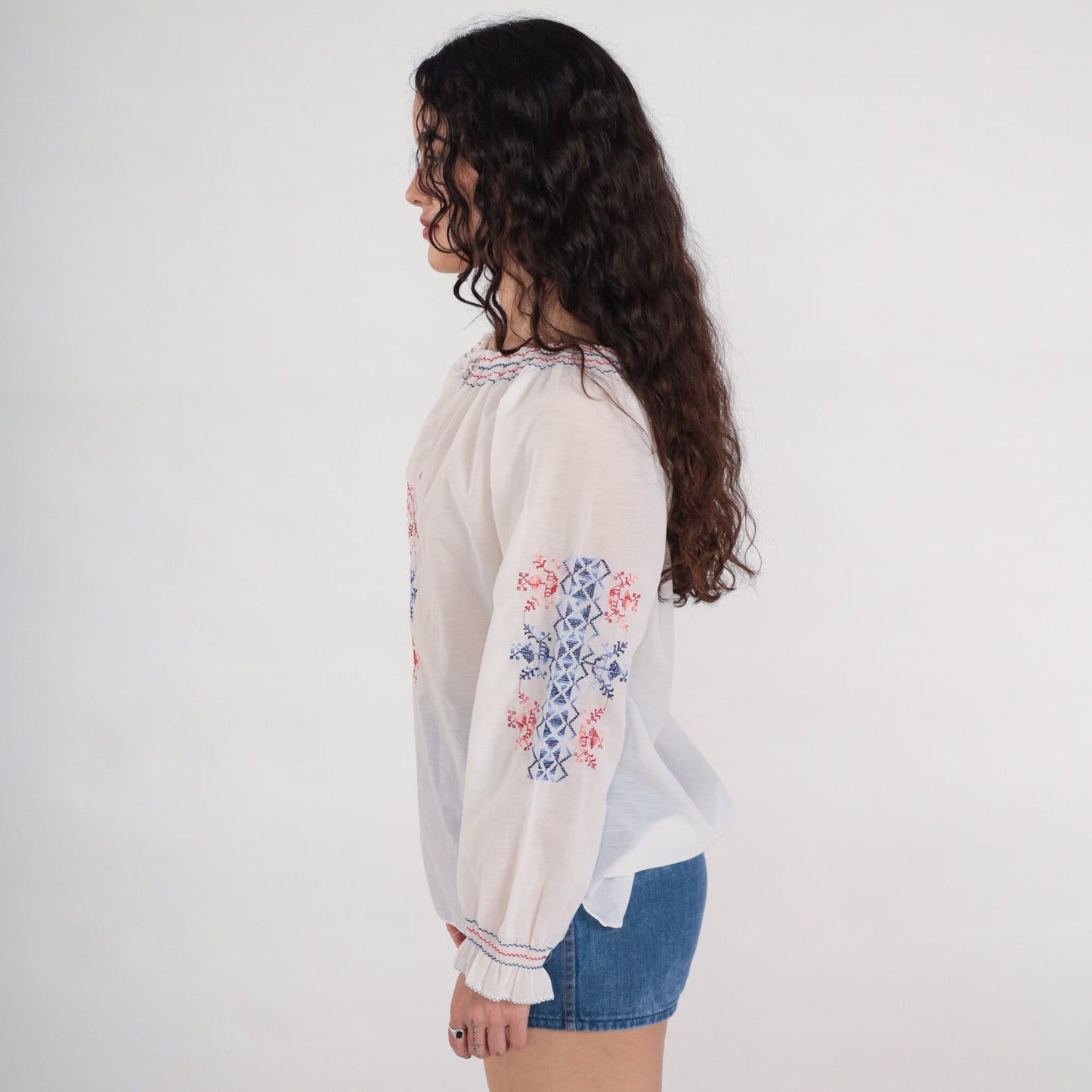 80s White Embroidered Peasant Blouse Keyhole Drawstring Neckline Small Medium