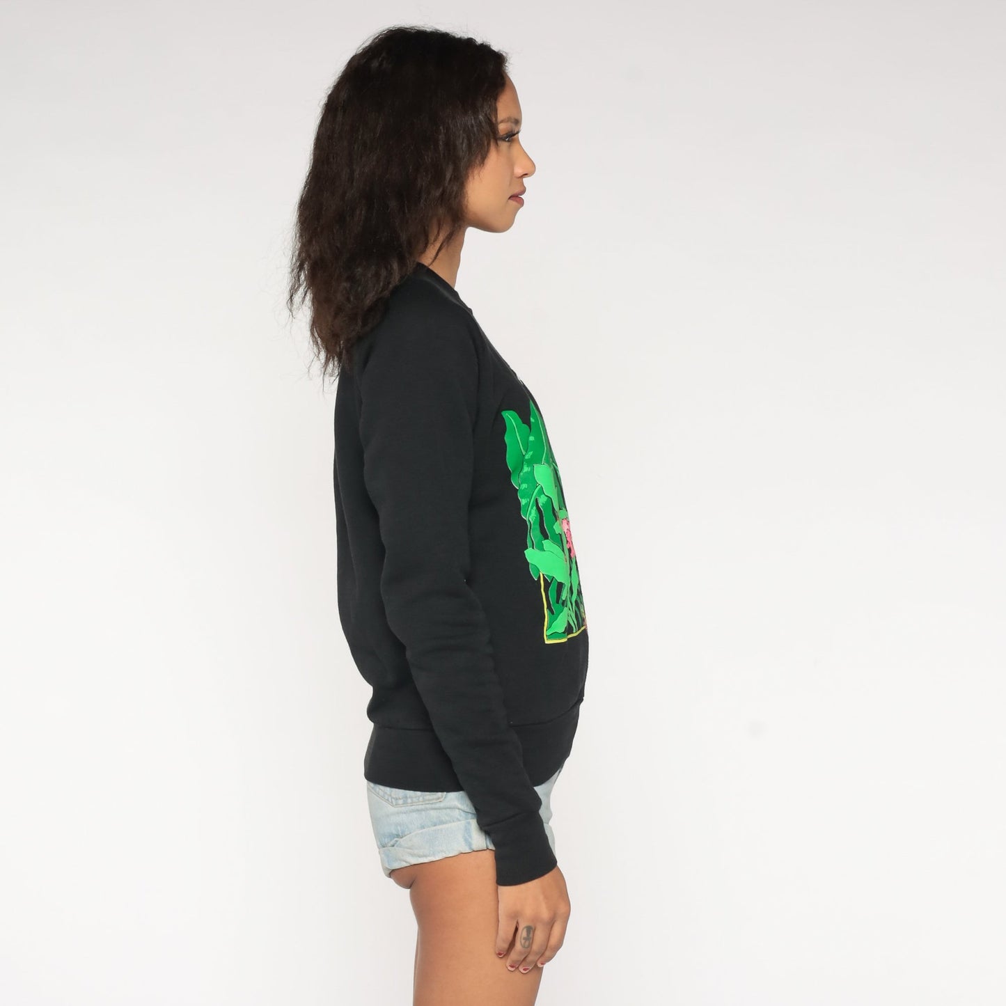 90s Friday Harbor Cockatoo Tropical Raglan Sweatshirt Black Graphic Extra Small