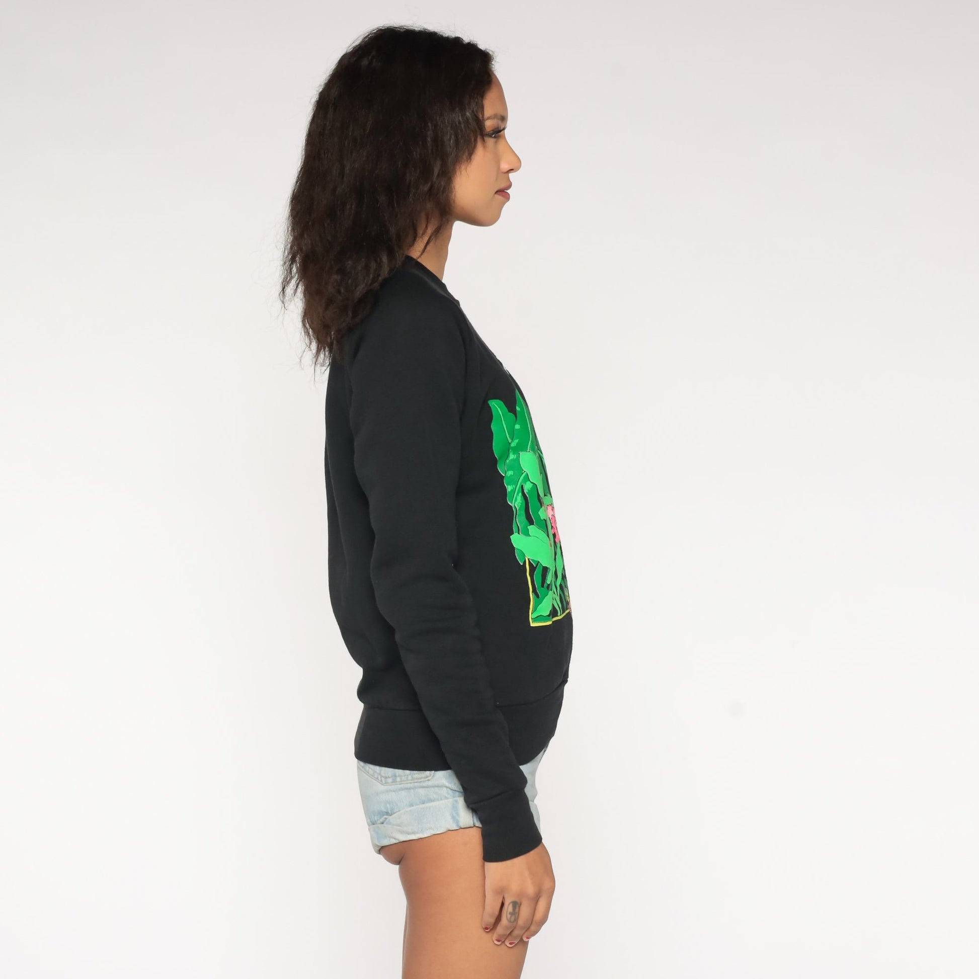 90s Friday Harbor Cockatoo Tropical Raglan Sweatshirt Black Graphic Extra Small