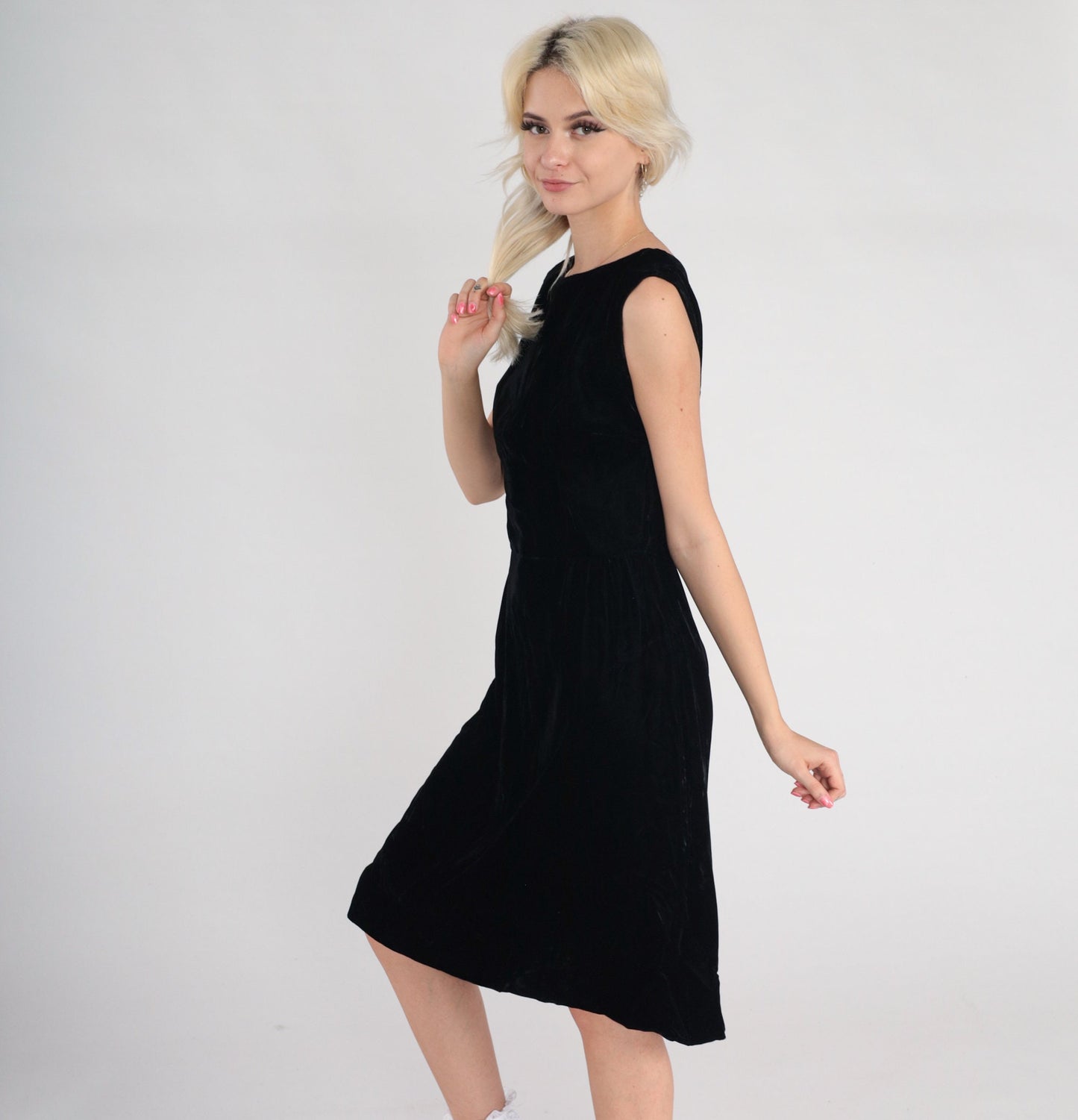 70s Black Velvet Shift Dress Low Back Sleeveless Small