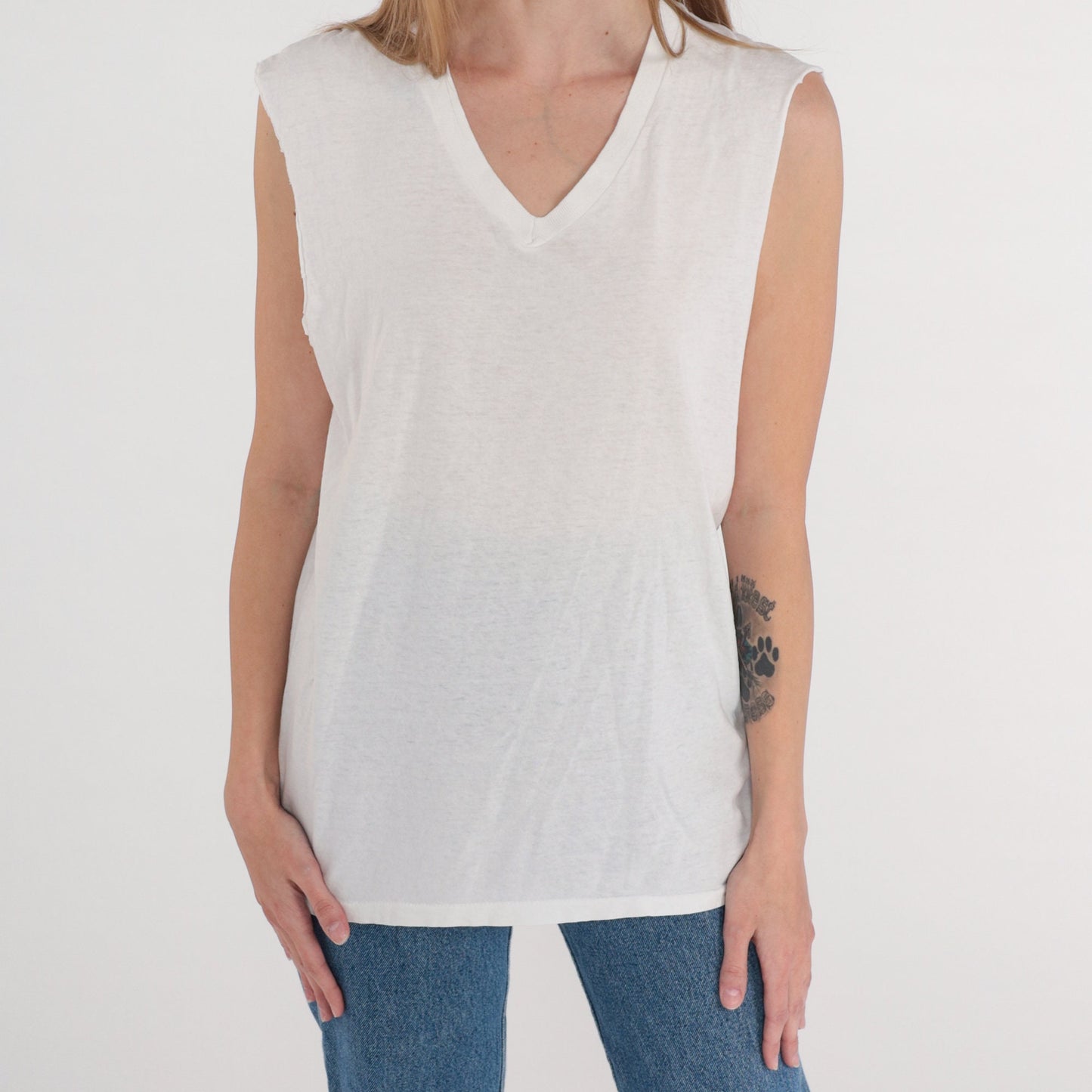 80s Hanes White V-Neck T-Shirt Single Stitch Cutoff Sleeves Medium