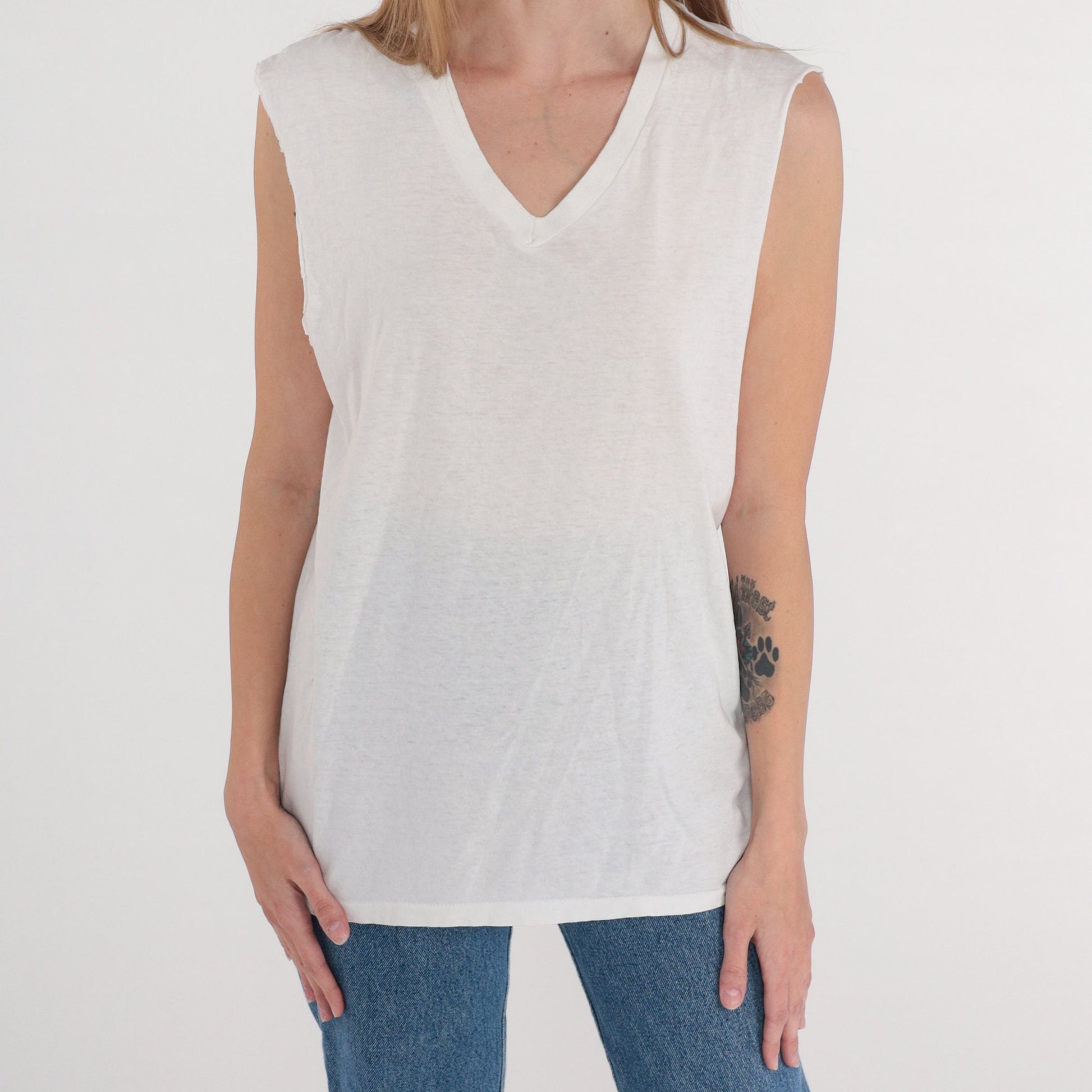 80s Hanes White V-Neck T-Shirt Single Stitch Cutoff Sleeves Medium