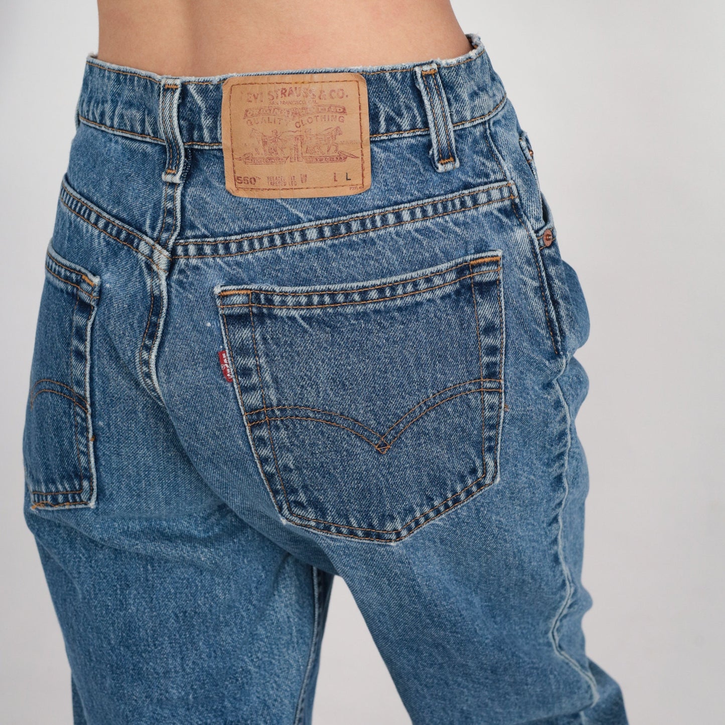 90s Levi's 550 High Waisted Tapered Jeans Blue Denim Long 11
