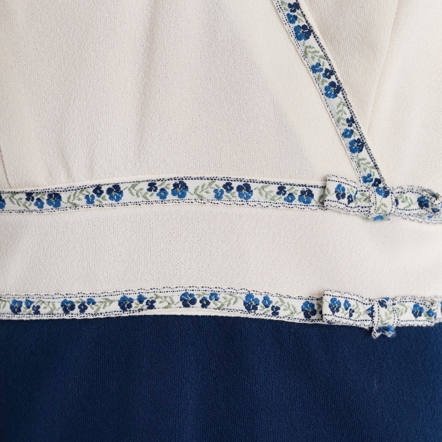 70s Blue White Color Block Mini Dress V-Neck High Waist Floral Trim Medium