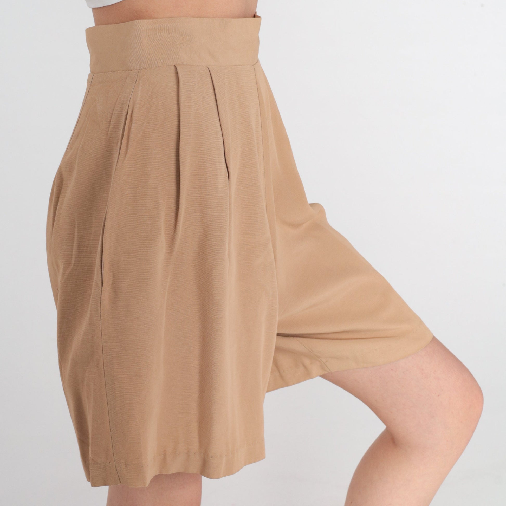 70s Tan Pleated High-Waisted Trouser Shorts Mid Length Small