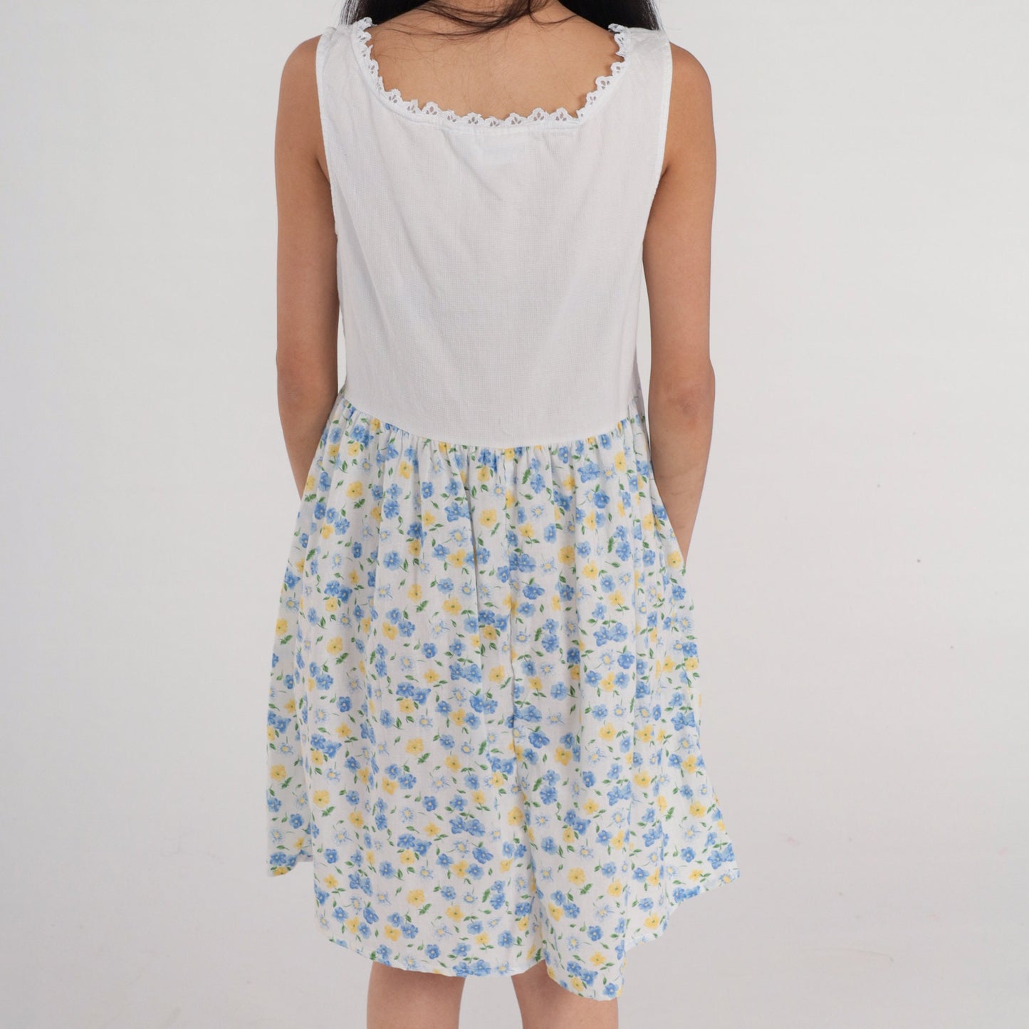 Y2K White Floral Mini Dress Embroidered Lace Trim High Waist Button Front Medium