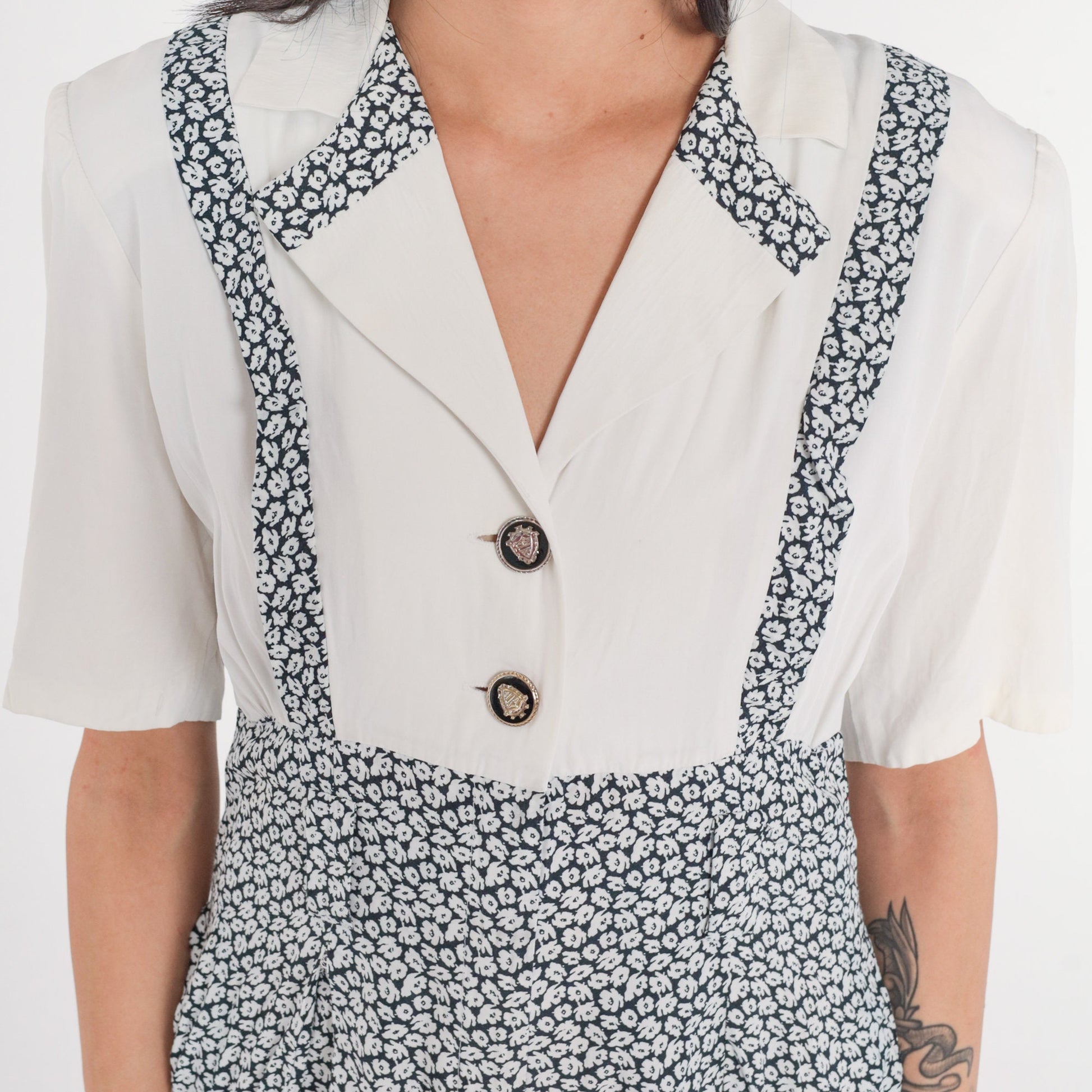 90s Floral White Romper Suspender Shorts Button-Up Empire Waist Medium M