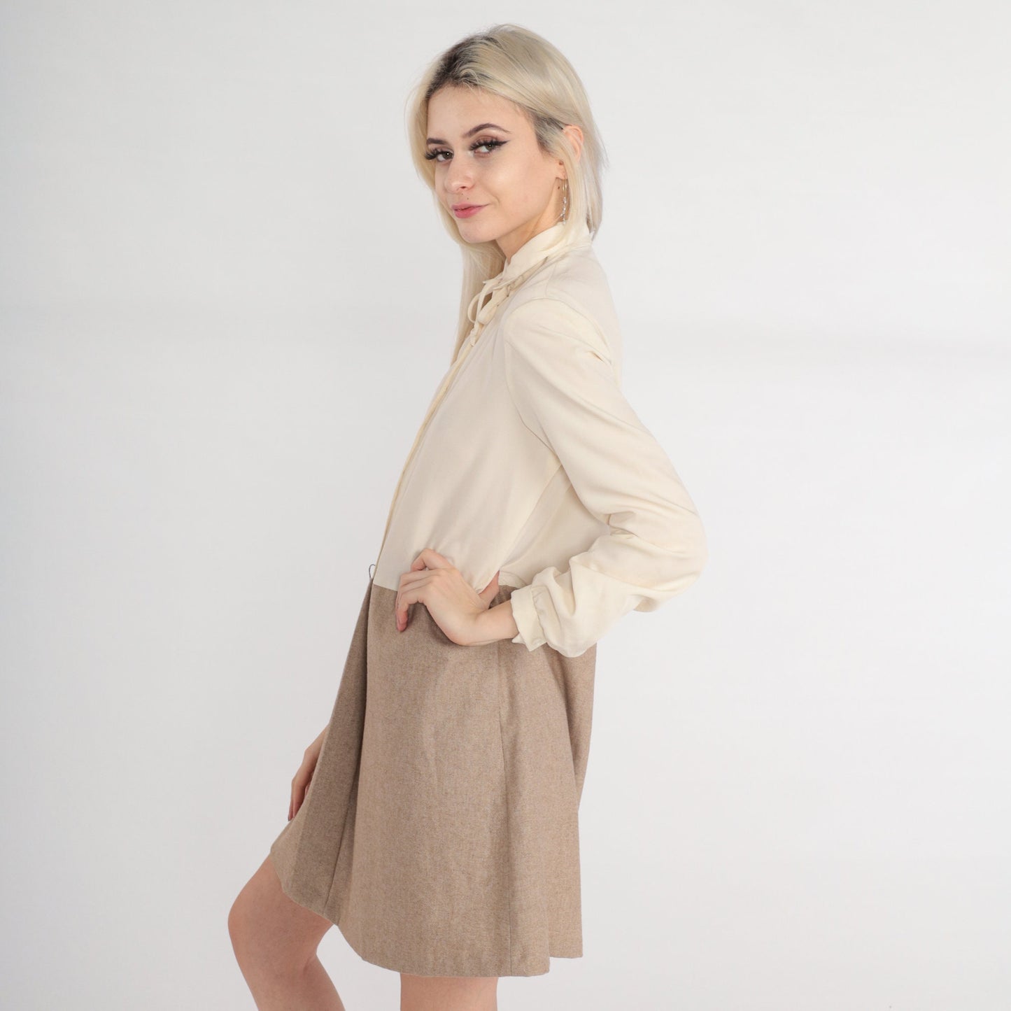 70s Secretary Shift Mini Dress Peter Pan Collar Tie Cream Taupe Medium
