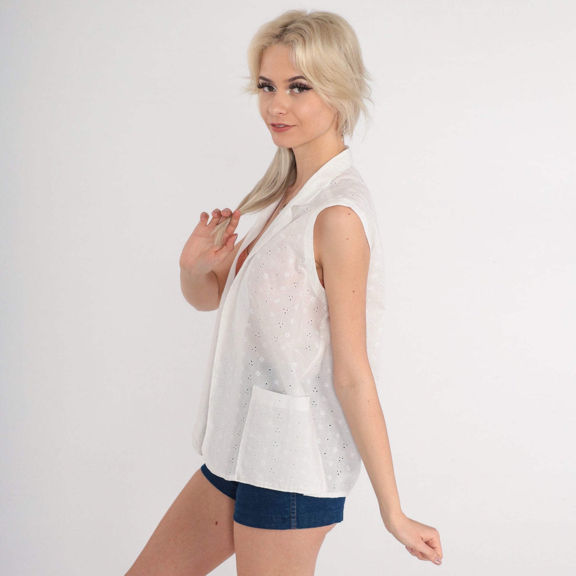 70s White Eyelet Open Front Vest Top Sleeveless Floral Cutout Pockets