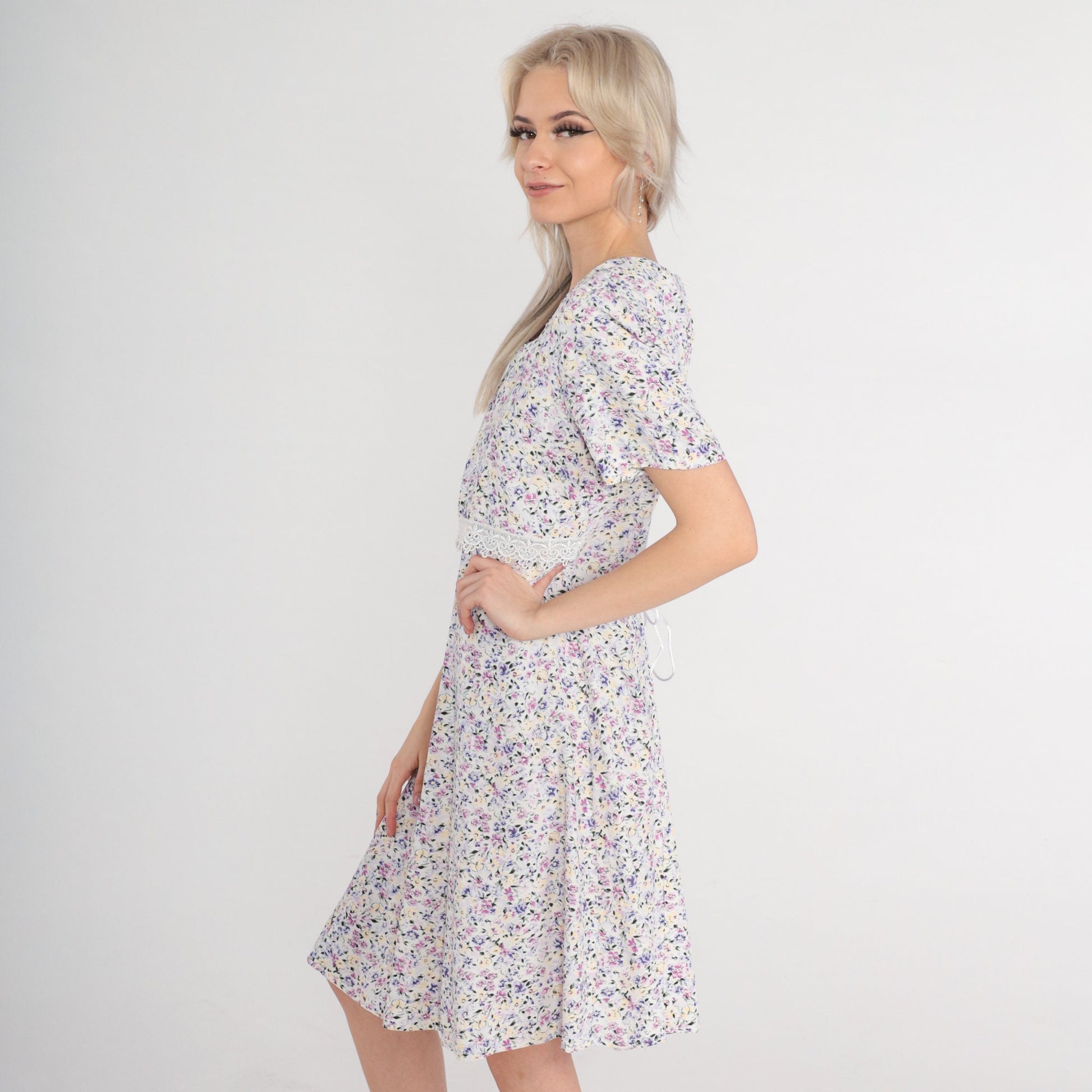 90s Floral Midi Dress White Lace Trim Short Sleeve Shift Medium