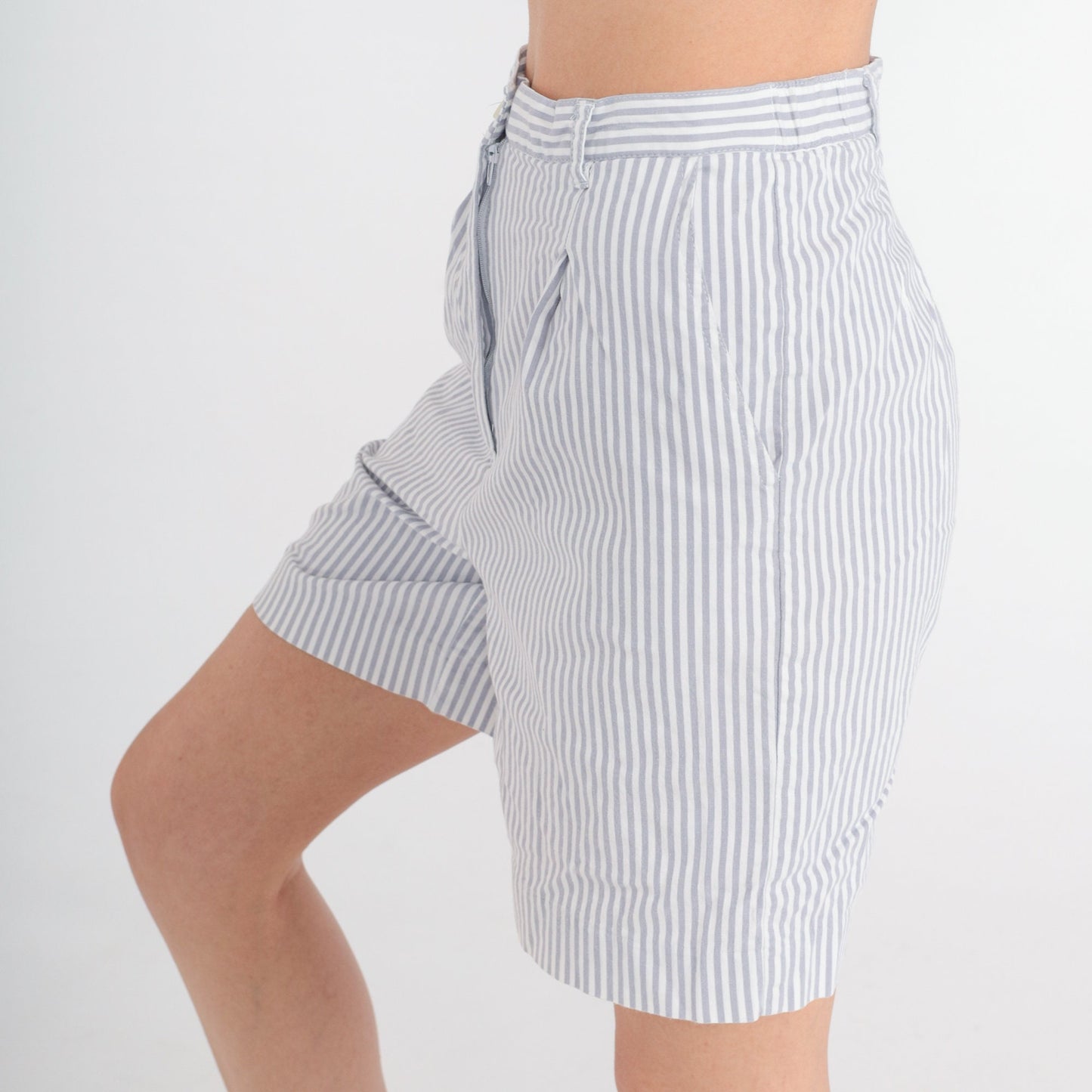 90s Striped Pleated High-Waist Shorts White Grey Pinstripe Small